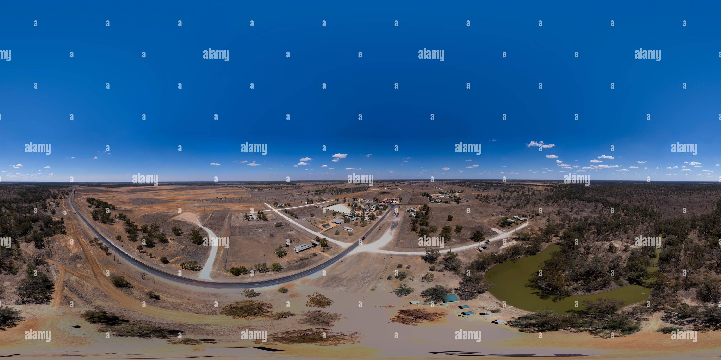 360 Grad Panorama Ansicht von 360°-Luftpanorama des winzigen Dorfes Hebel an der Grenze zu New South Wales/Queensland Australien