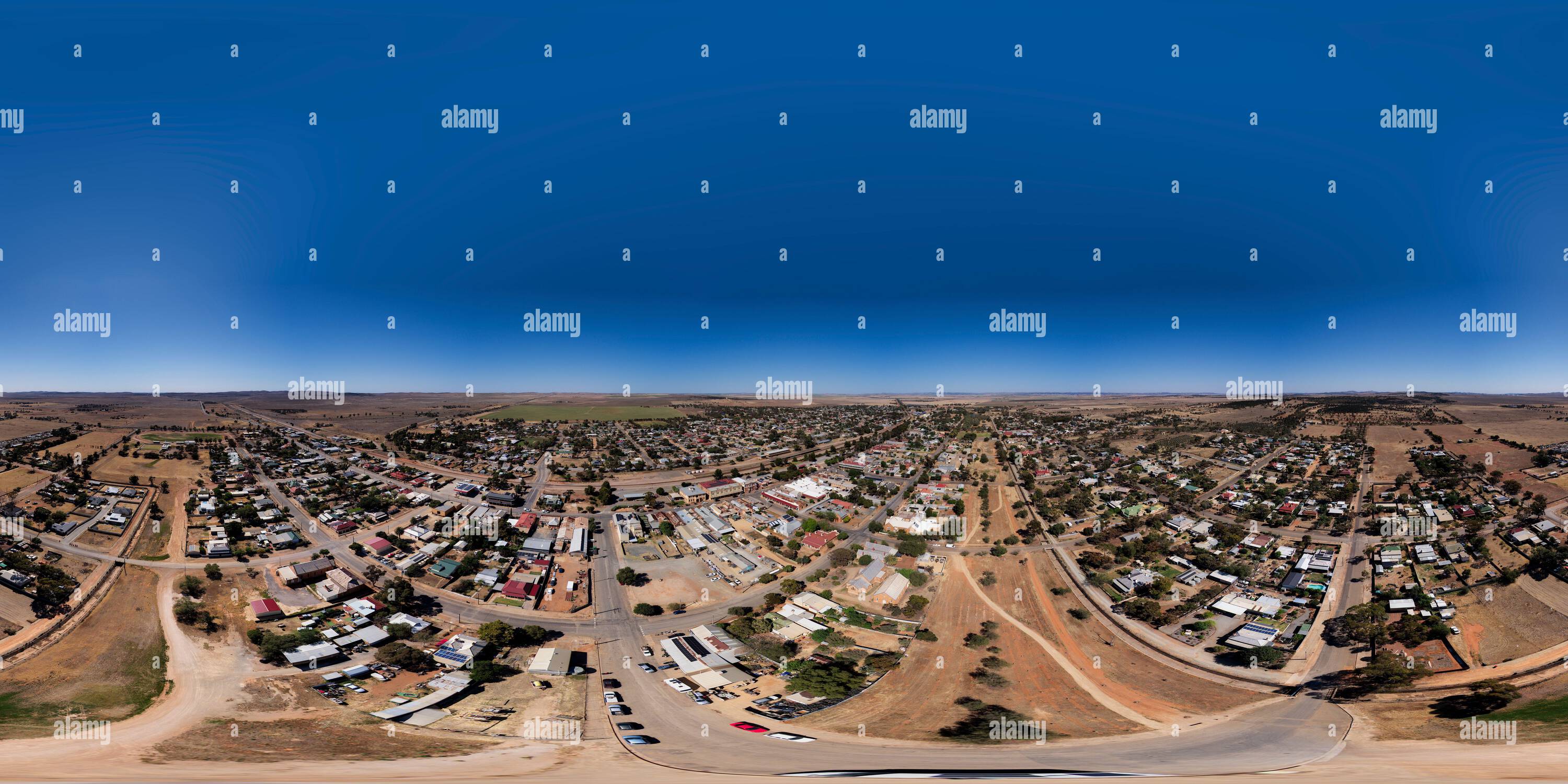 360 Grad Panorama Ansicht von 360° Luftpanorama des kleinen Townships Peterborough in South Australia