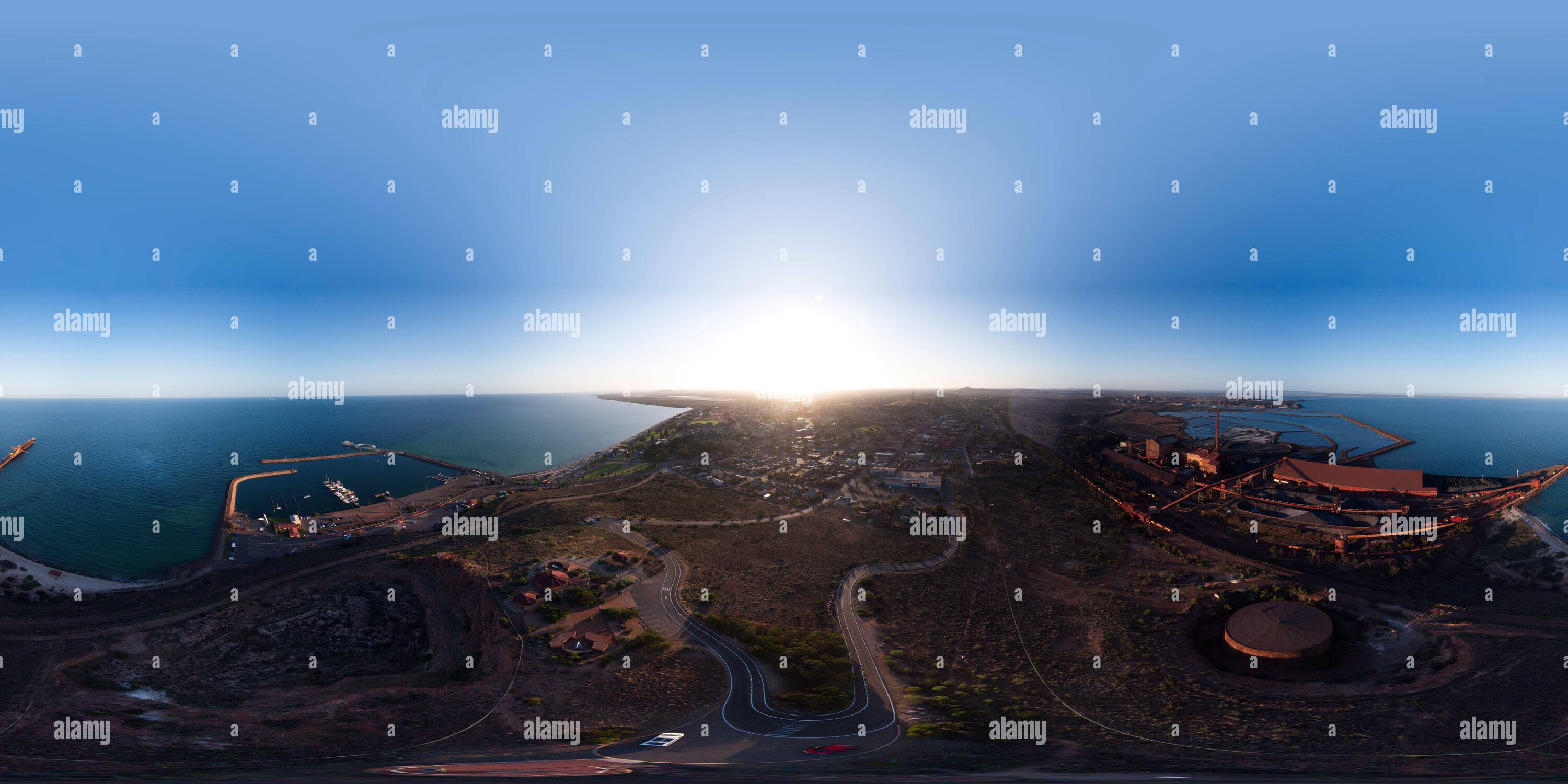 360 Grad Panorama Ansicht von 360 Luftpanorama Whyalla wird oft als Steel City bezeichnet, da es sich um ein integriertes Stahlwerk und Schiffbau-Erbe am Spencer Gulf South Au handelt