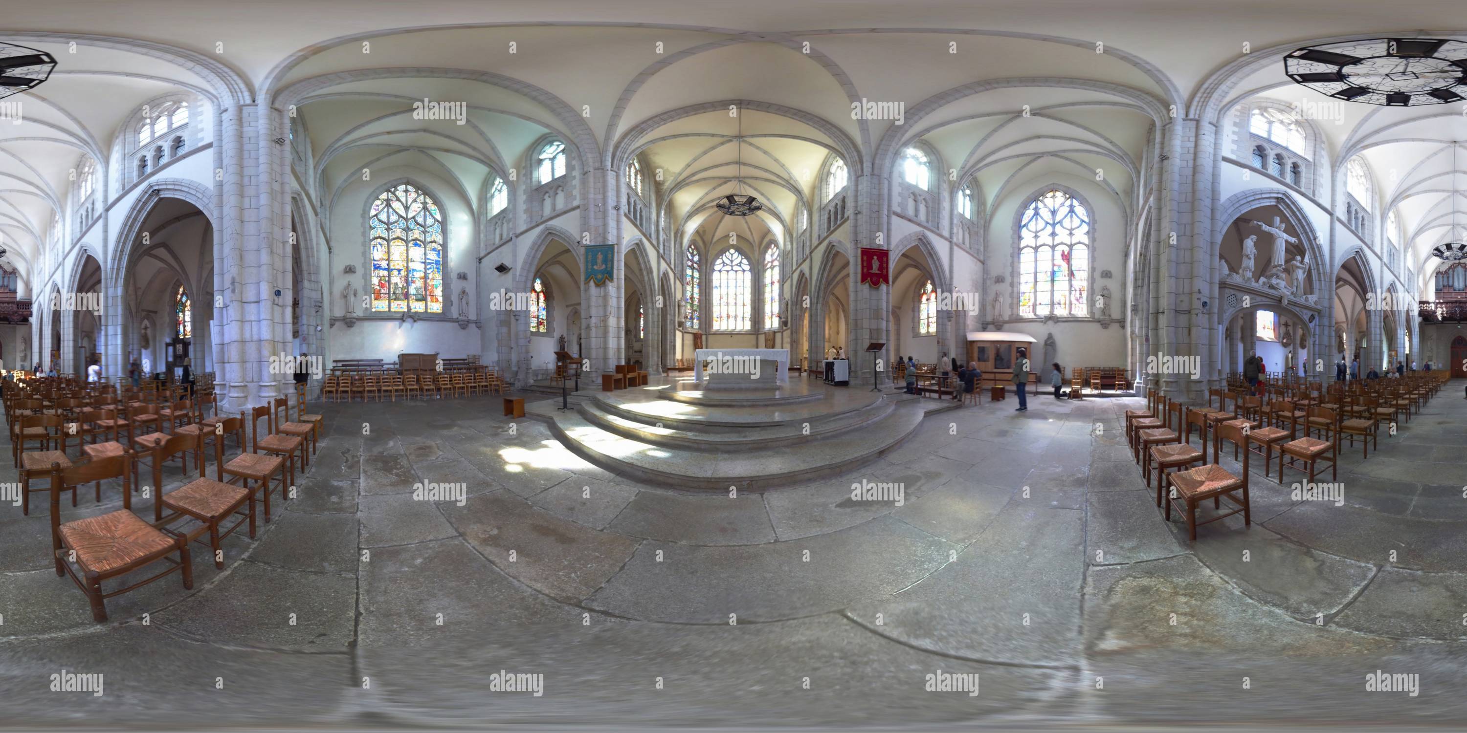 360 Grad Panorama Ansicht von Innenraum der Kirche Quimper Saint Mathieu