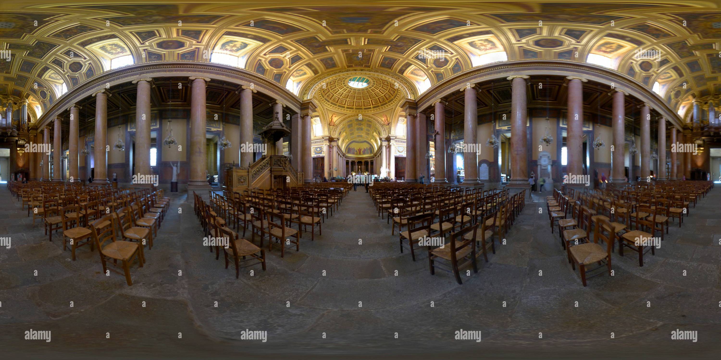 360 Grad Panorama Ansicht von Inneres der Kathedrale von Rennes