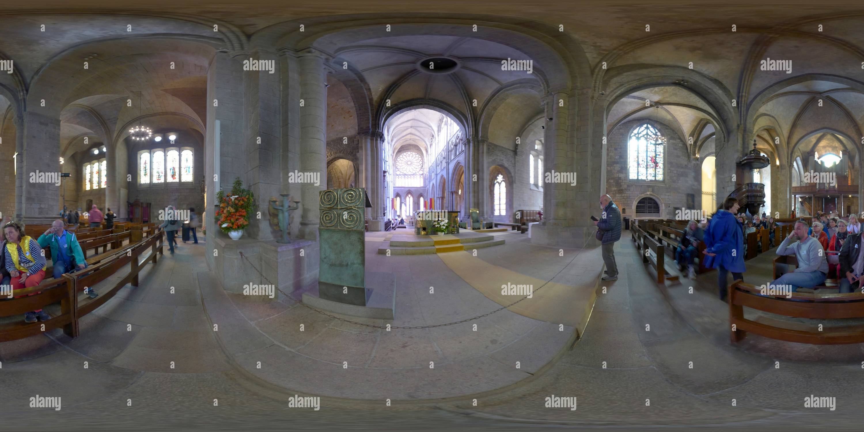 360 Grad Panorama Ansicht von Kathedrale Saint Vincent Saint-Malo im Inneren