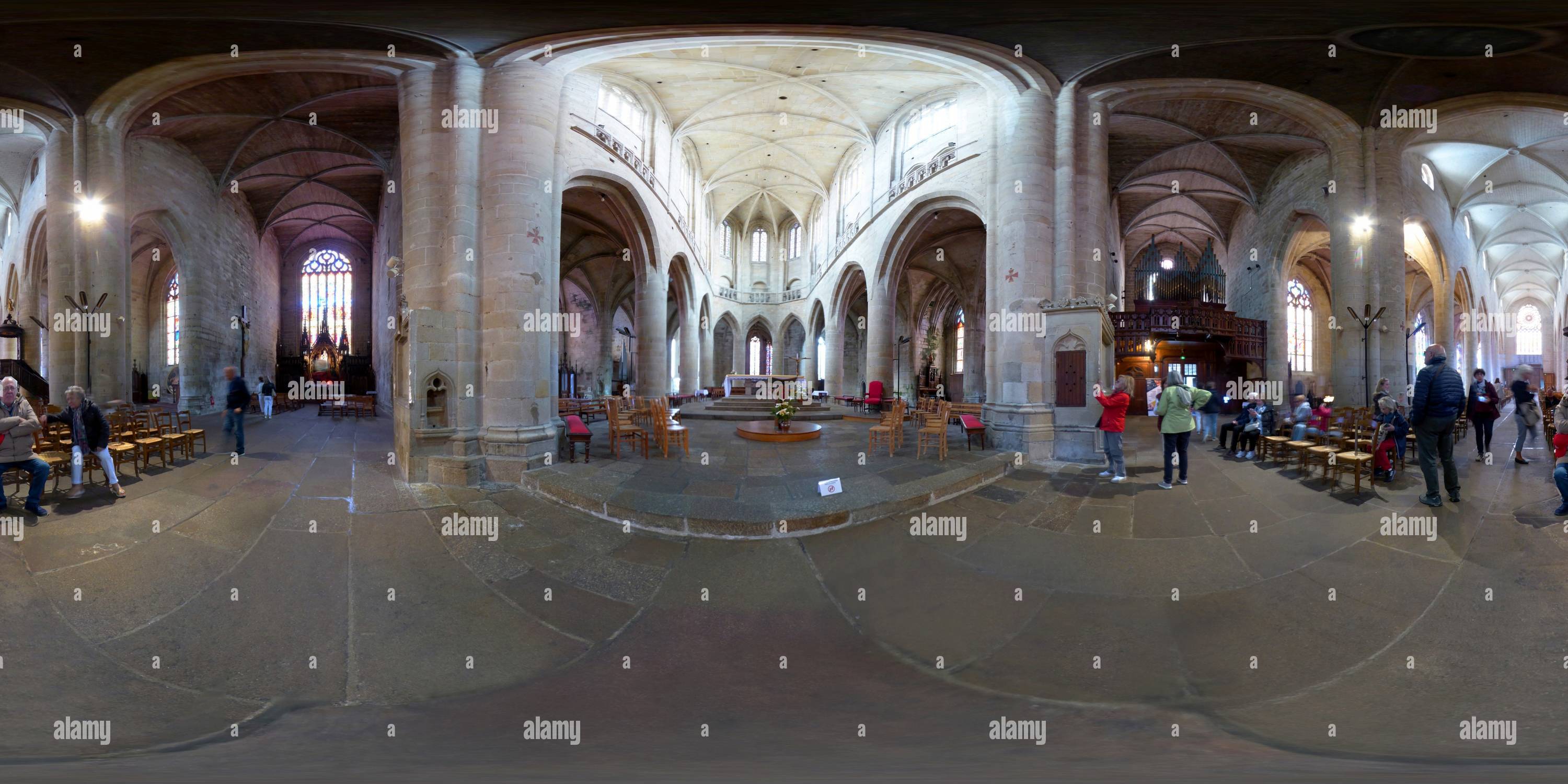 360 Grad Panorama Ansicht von Kirche von saint-malo Dinan innen