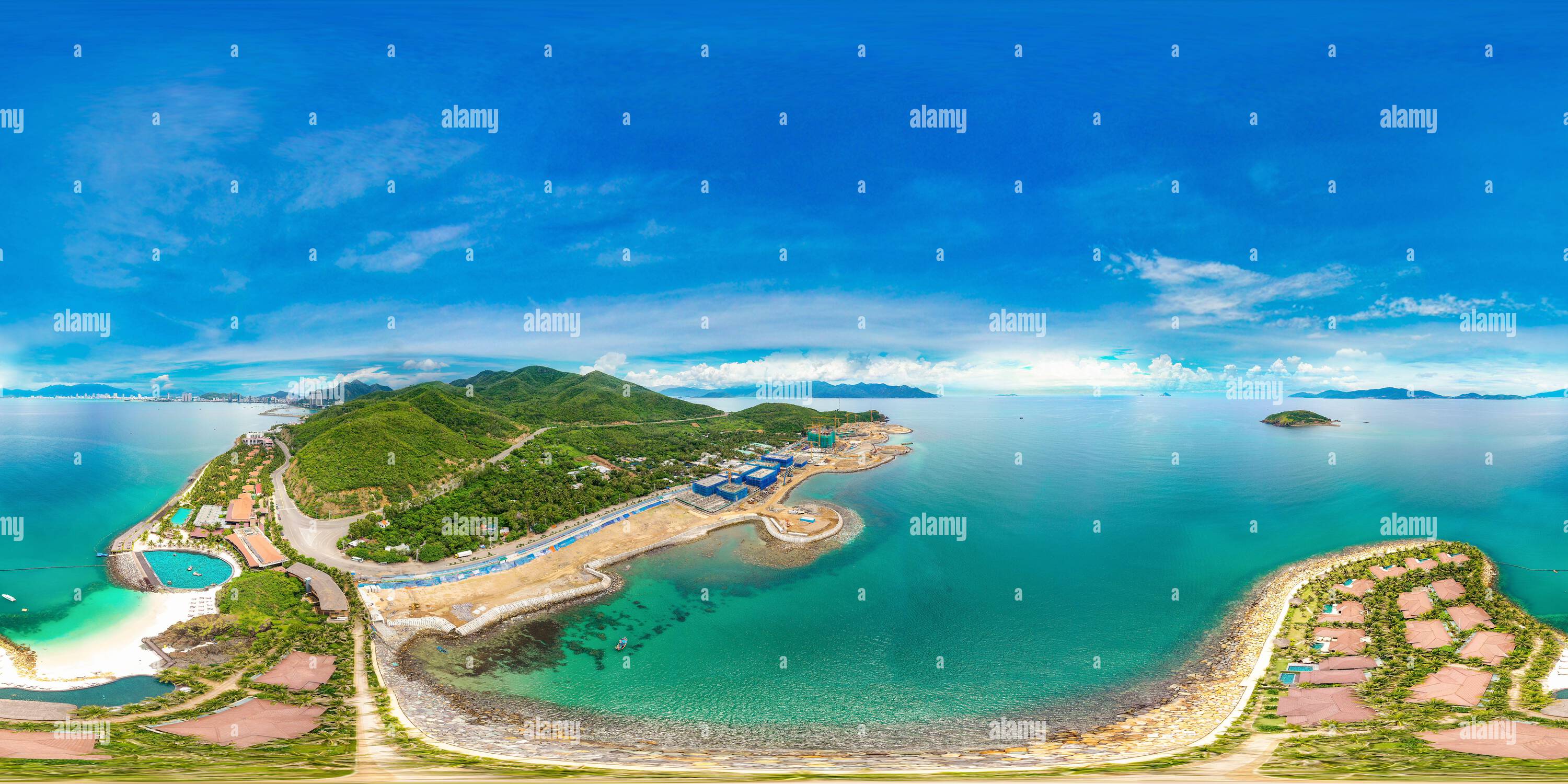360 Grad Panorama Ansicht von 360-Grad-Panorama: : Fantastischer Blick aus der Luft auf Nha Trang City, Vietnam.