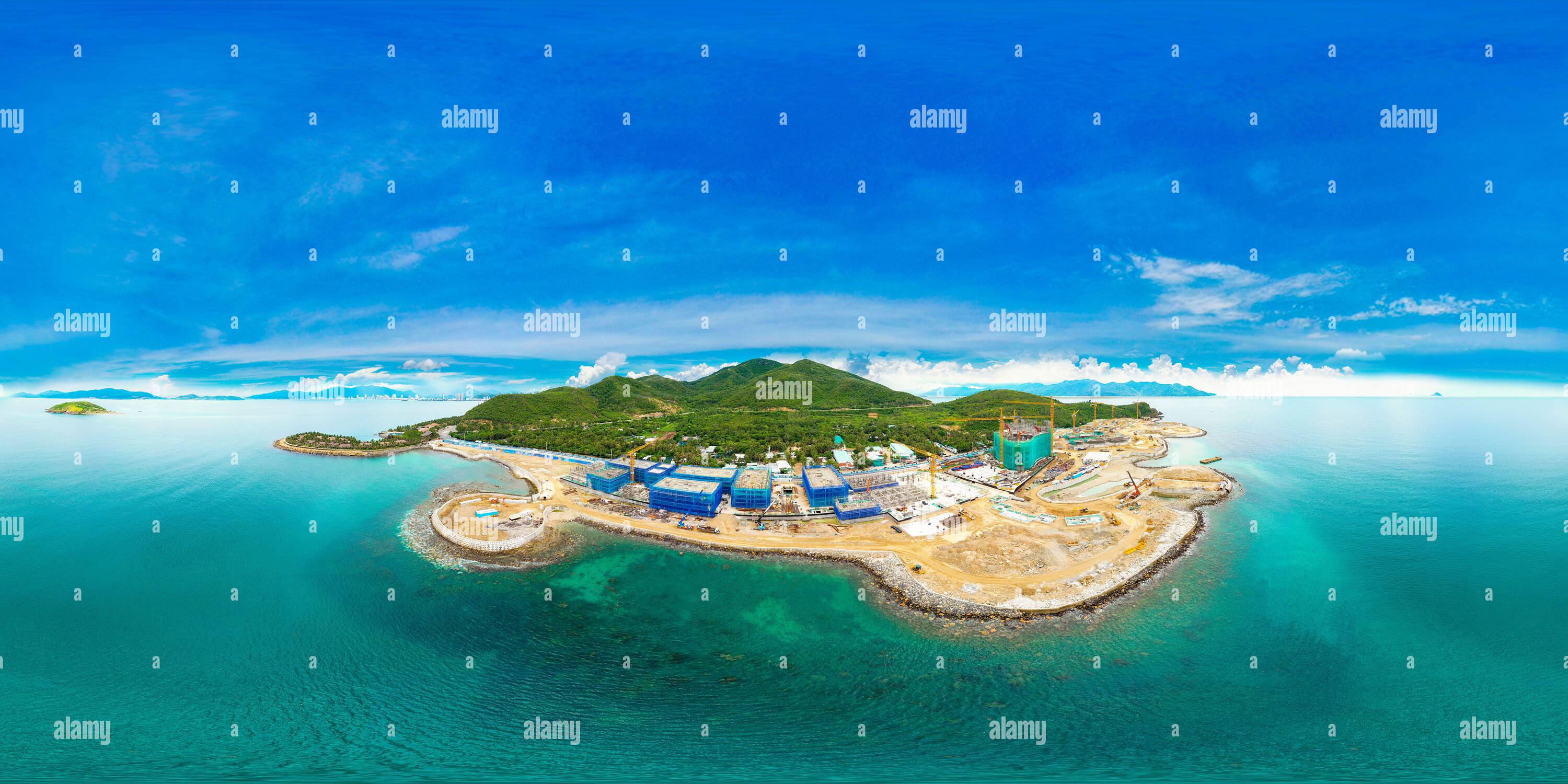 360 Grad Panorama Ansicht von 360-Grad-Panorama: : Fantastischer Blick aus der Luft auf Nha Trang City, Vietnam.