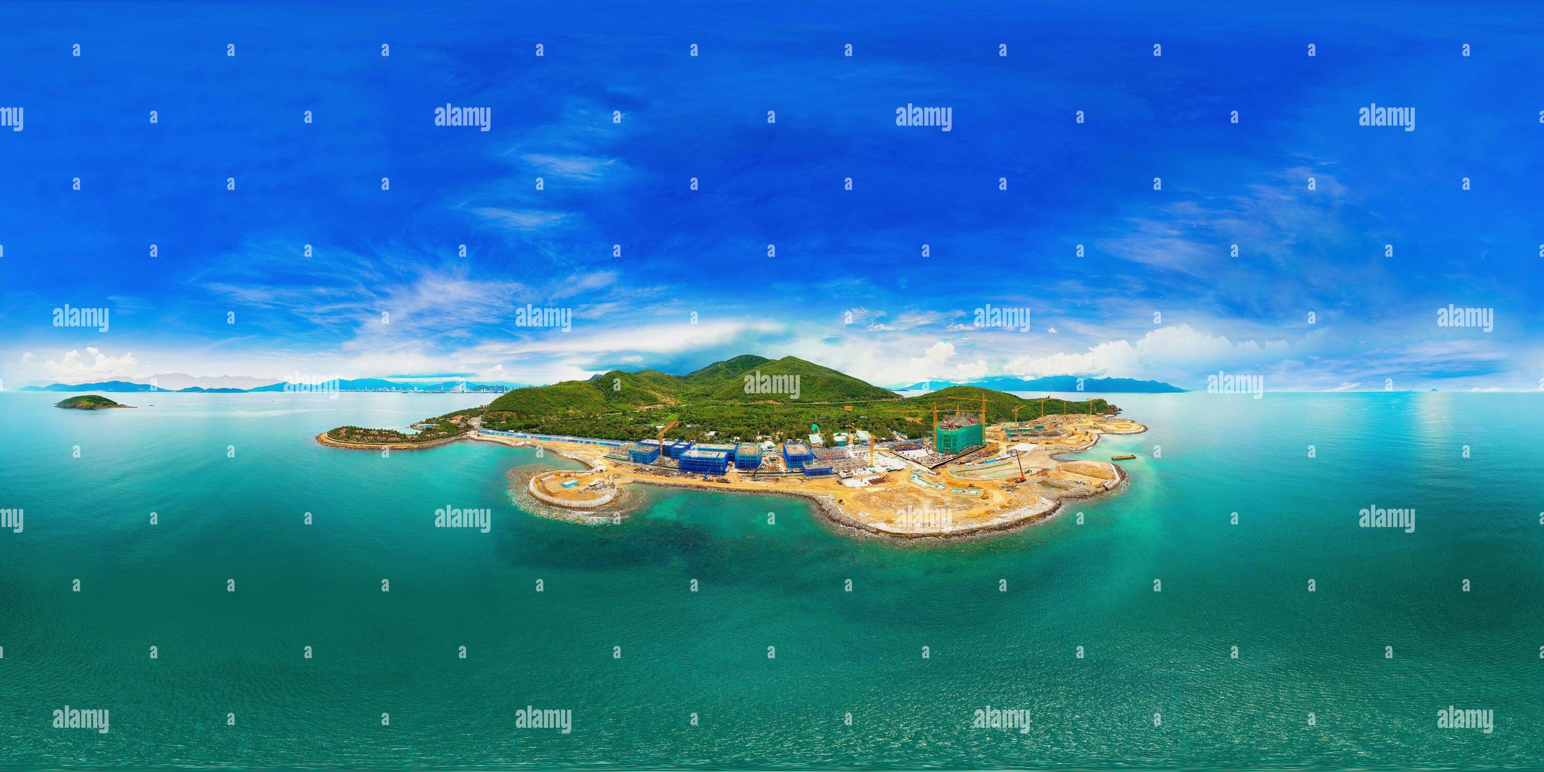 360 Grad Panorama Ansicht von 360-Grad-Panorama: : Fantastischer Blick aus der Luft auf Nha Trang City, Vietnam.