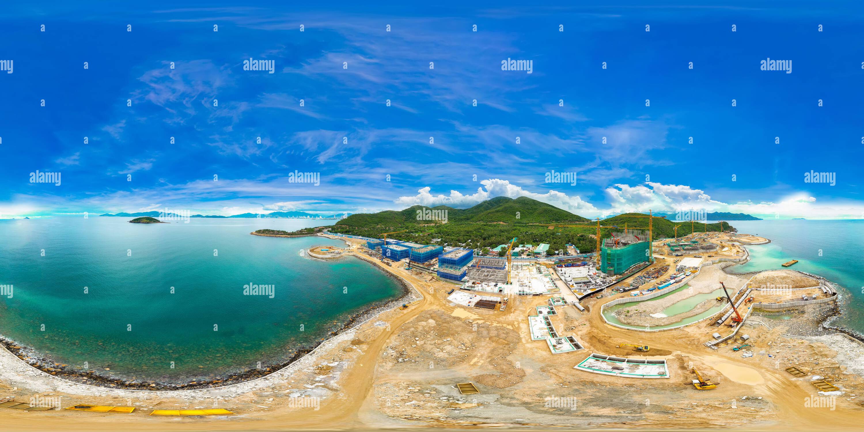 360 Grad Panorama Ansicht von 360-Grad-Panorama: : Fantastischer Blick aus der Luft auf Nha Trang City, Vietnam.