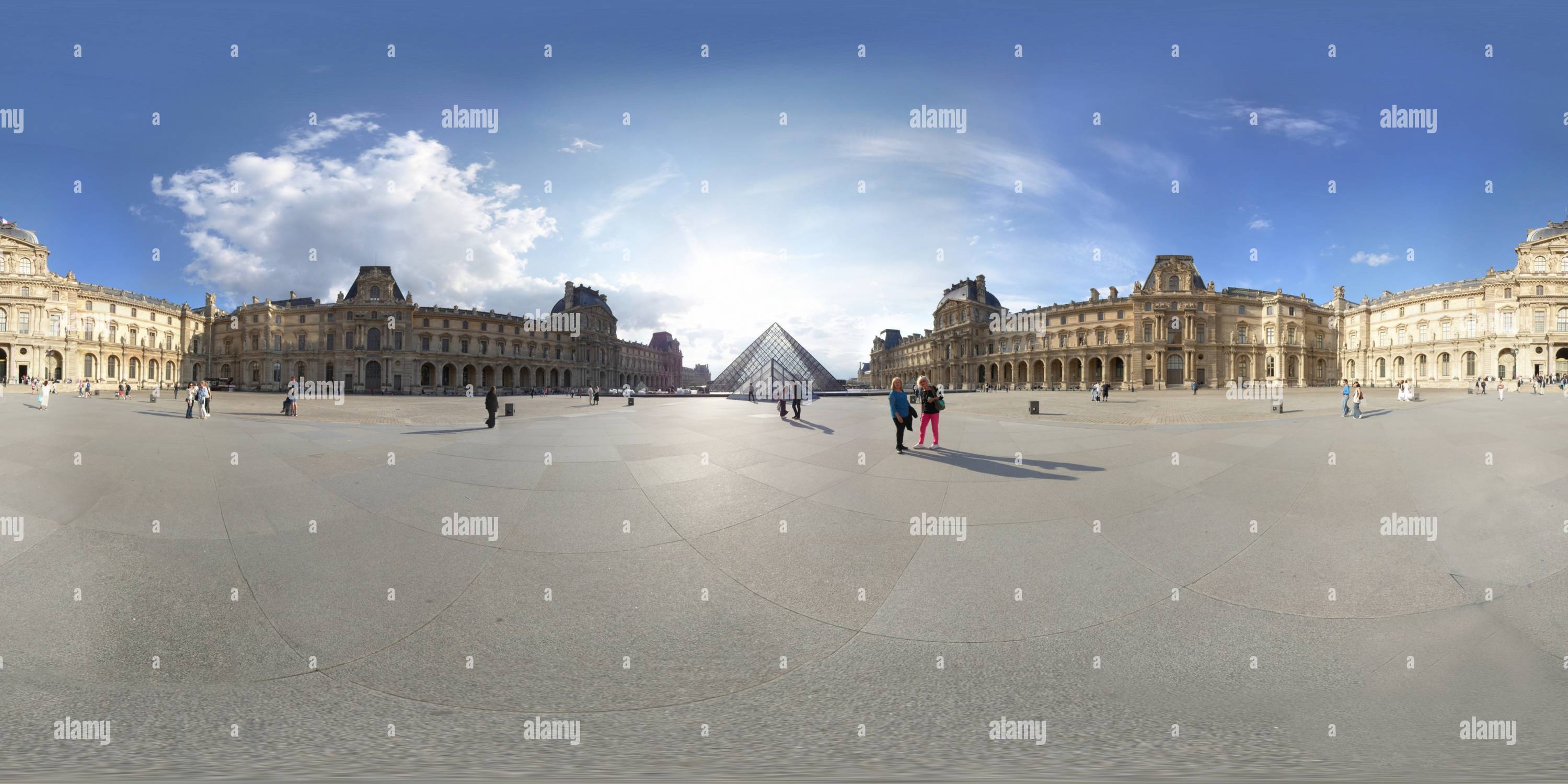 360 Grad Panorama Ansicht von Paris hintergrundbeleuchtet im Louvre