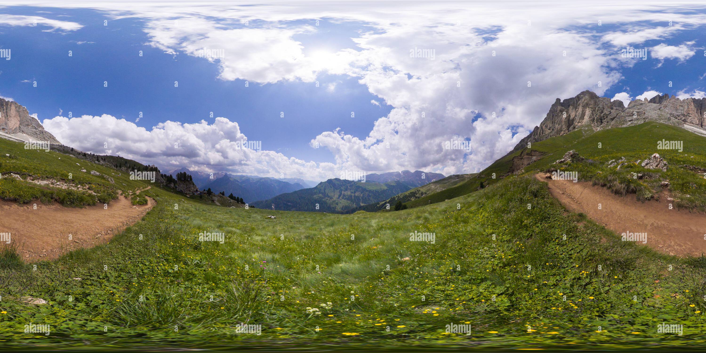 360 Grad Panorama Ansicht von Alta Via Federico Augusto Pfad - Val di Fassa - Italien - 360-Grad-Foto