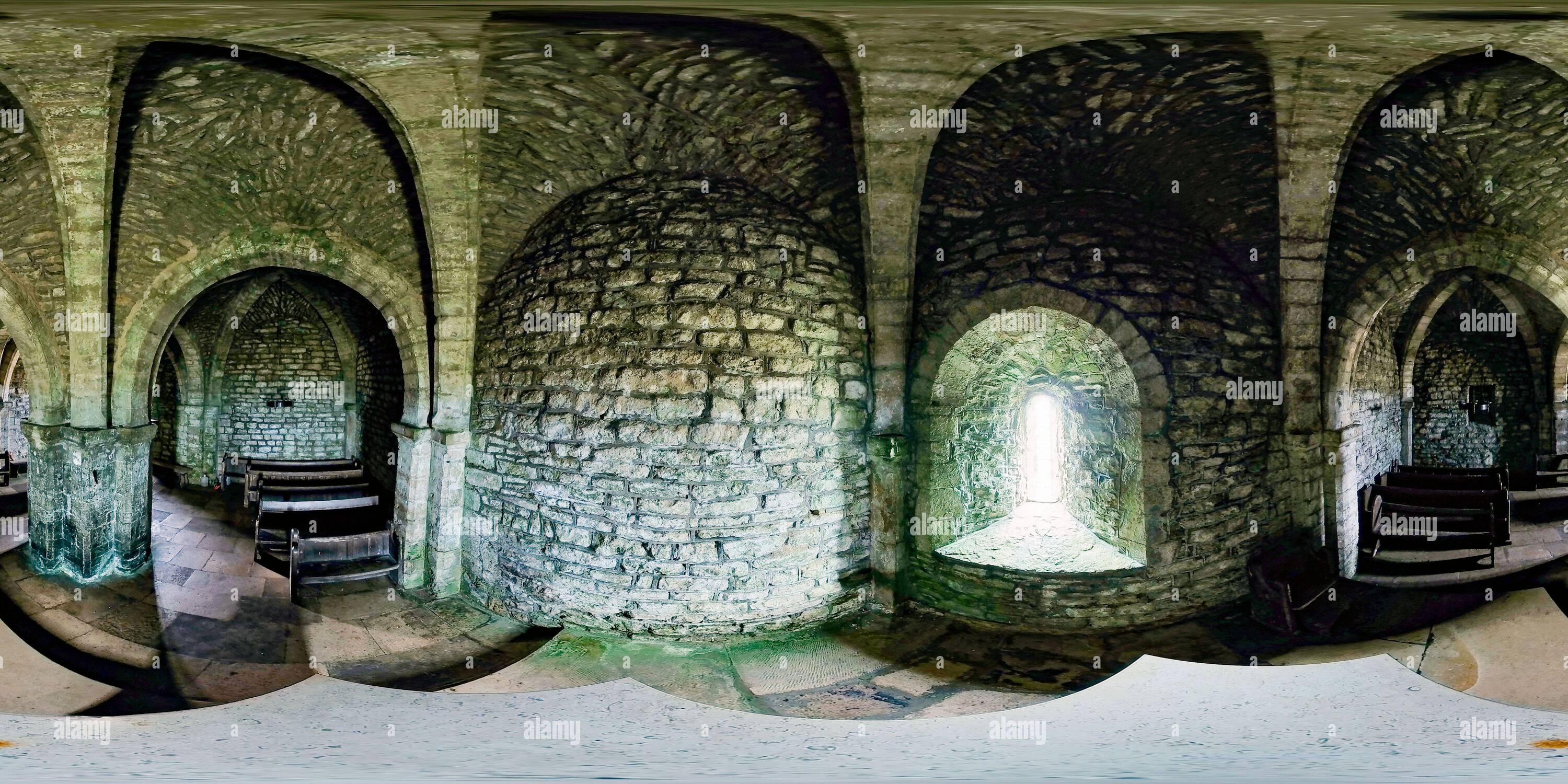 360 Grad Panorama Ansicht von Das Innere des East Cardinal Point in der St. Aldhelms Chapel in Dorset 2 von 4