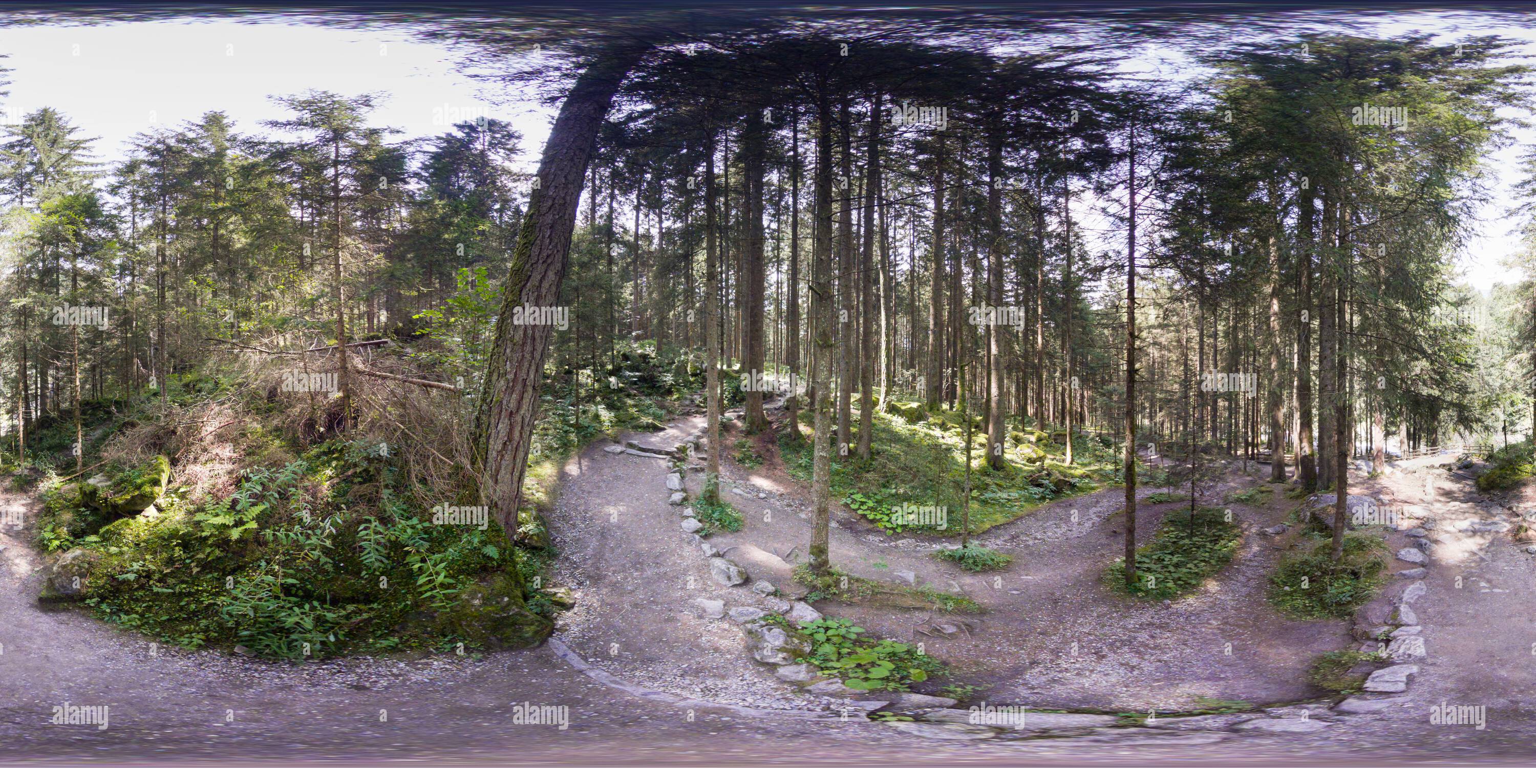 360 Grad Panorama Ansicht von Wandern in der Nähe der Wasserfälle Riva - Italien - 360-Grad-Foto