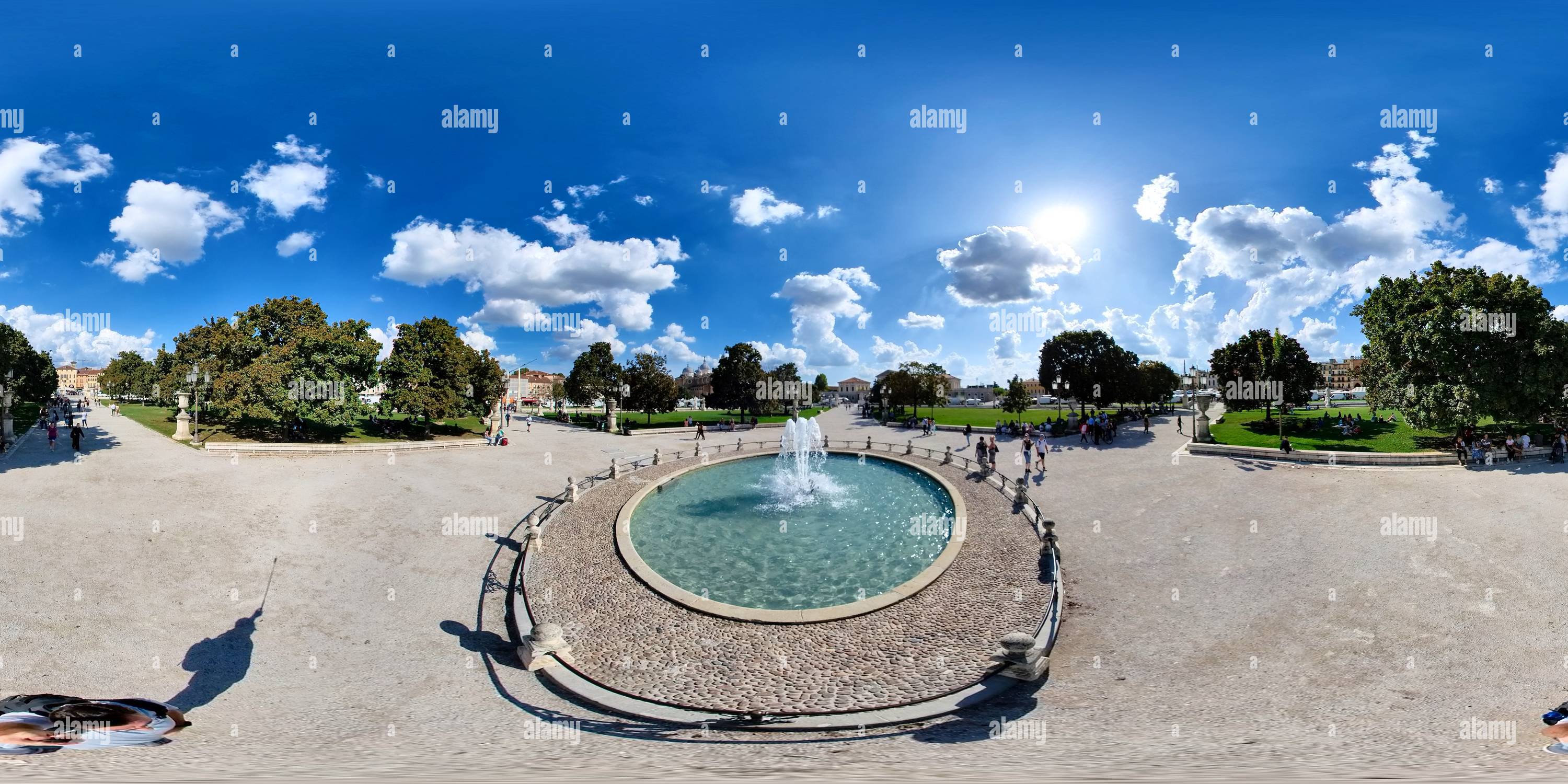 360 Grad Panorama Ansicht von 360 Panorama des Brunnens di Piazza Bra Verona, Italien