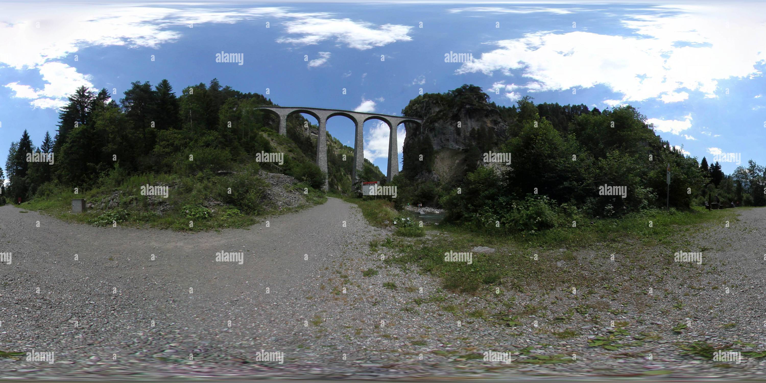 360 Grad Panorama Ansicht von Landwasser Viadukt im Sommer 2