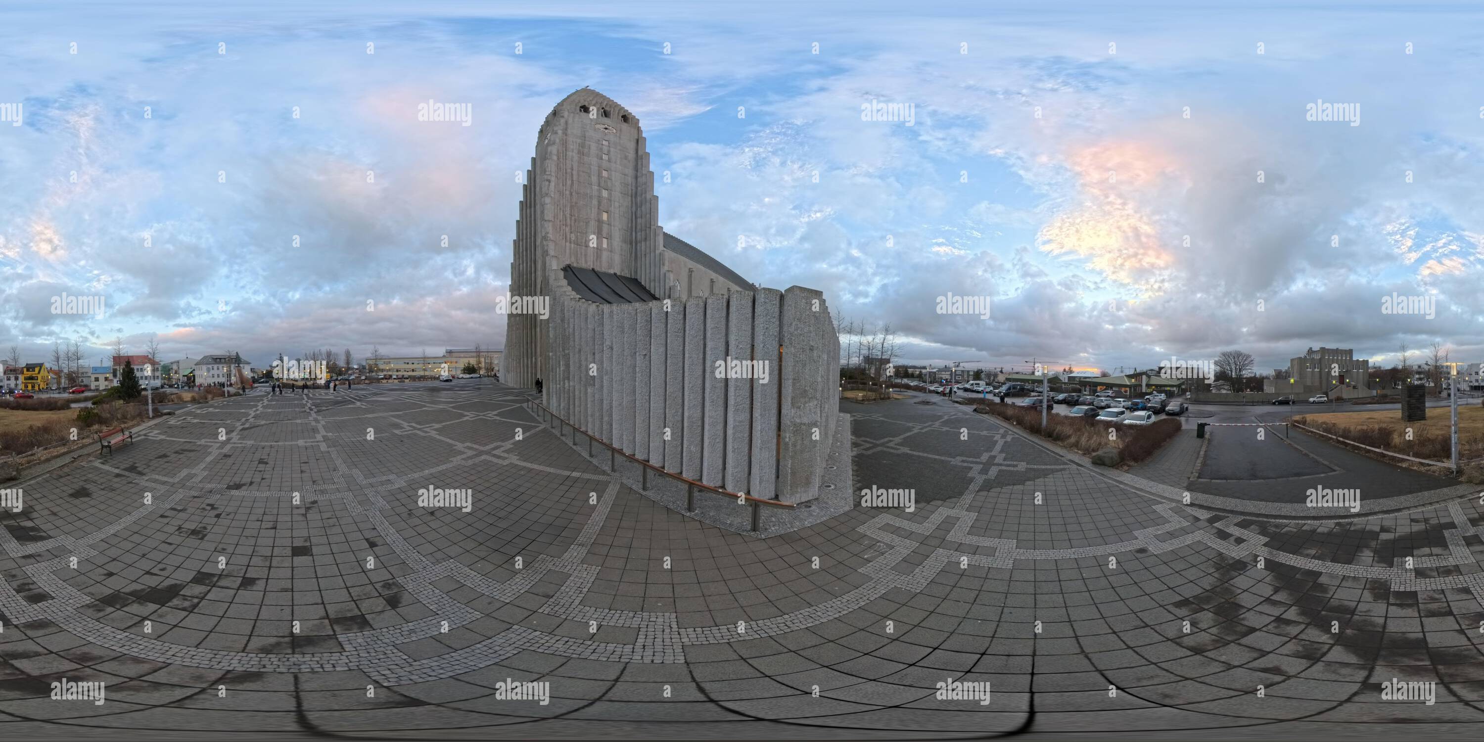 360 Grad Panorama Ansicht von 360 Kugelfoto Hallgrimskirkja moderne Kathedrale in Reykjavik Island 2024