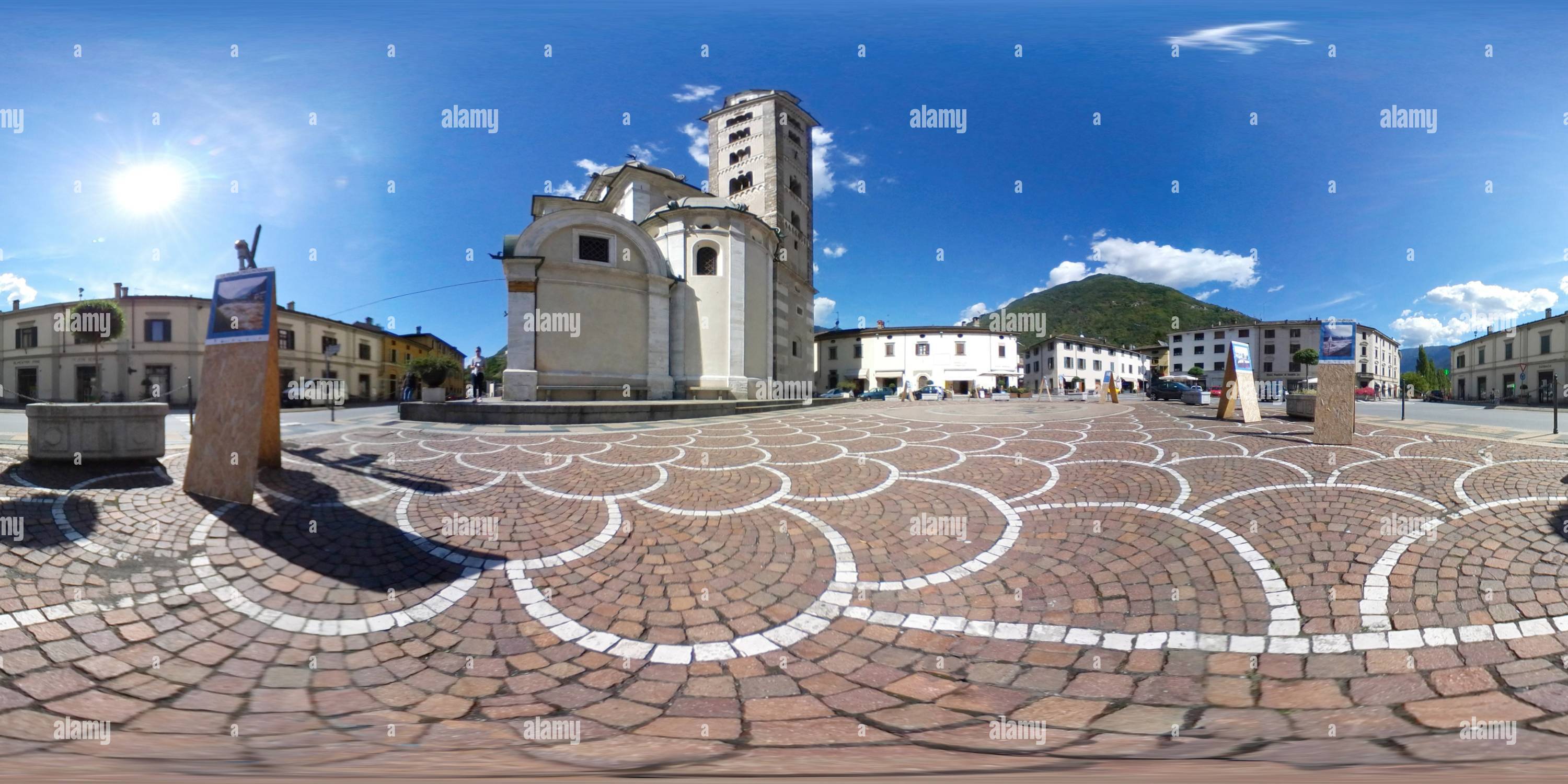 360 Grad Panorama Ansicht von Piazza Basilica Madonna di Tirano 2