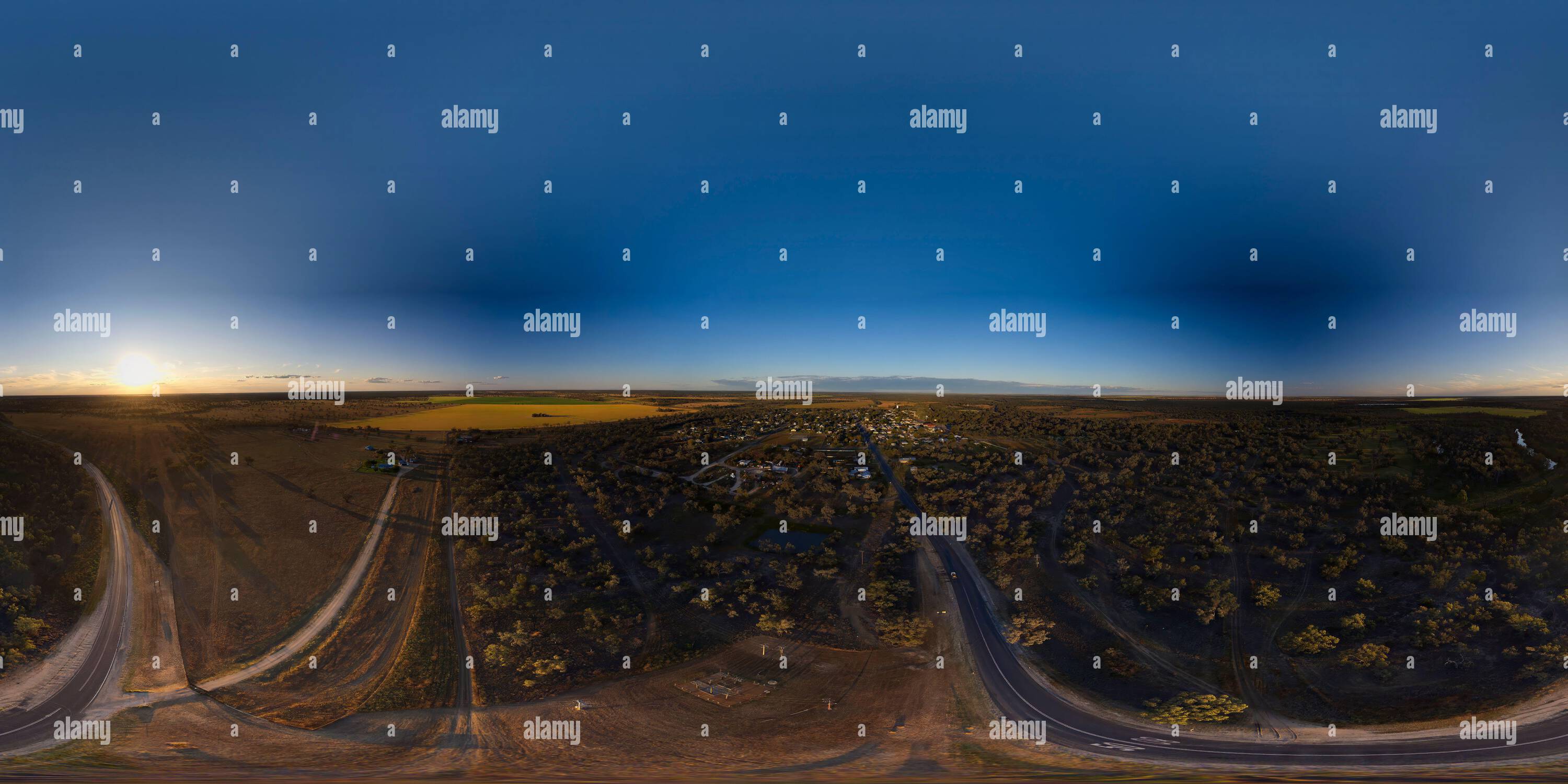 360 Grad Panorama Ansicht von 360° Luftpanorama der Stadt Collarenebri in New South Wales, Australien.