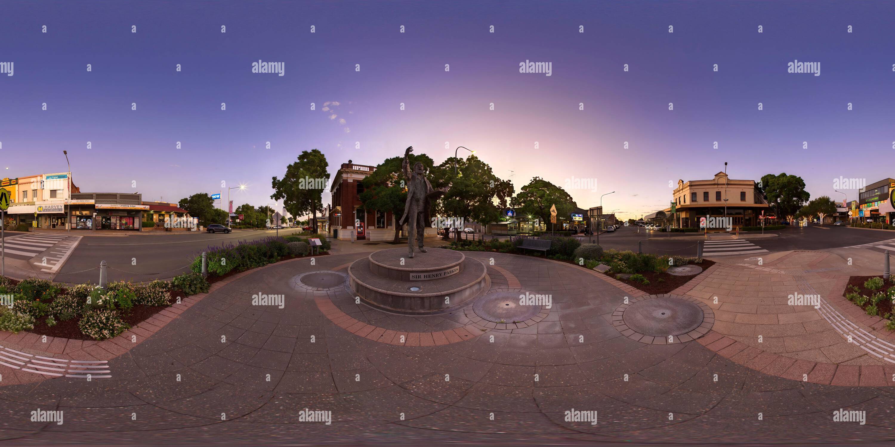 360 Grad Panorama Ansicht von 360°-Panorama der Statue von Sir Henry Parkes, Premierminister der Kolonie von New South Wales, bekannt als „Vater der Föderation“ in Parkes, NSW, Australien