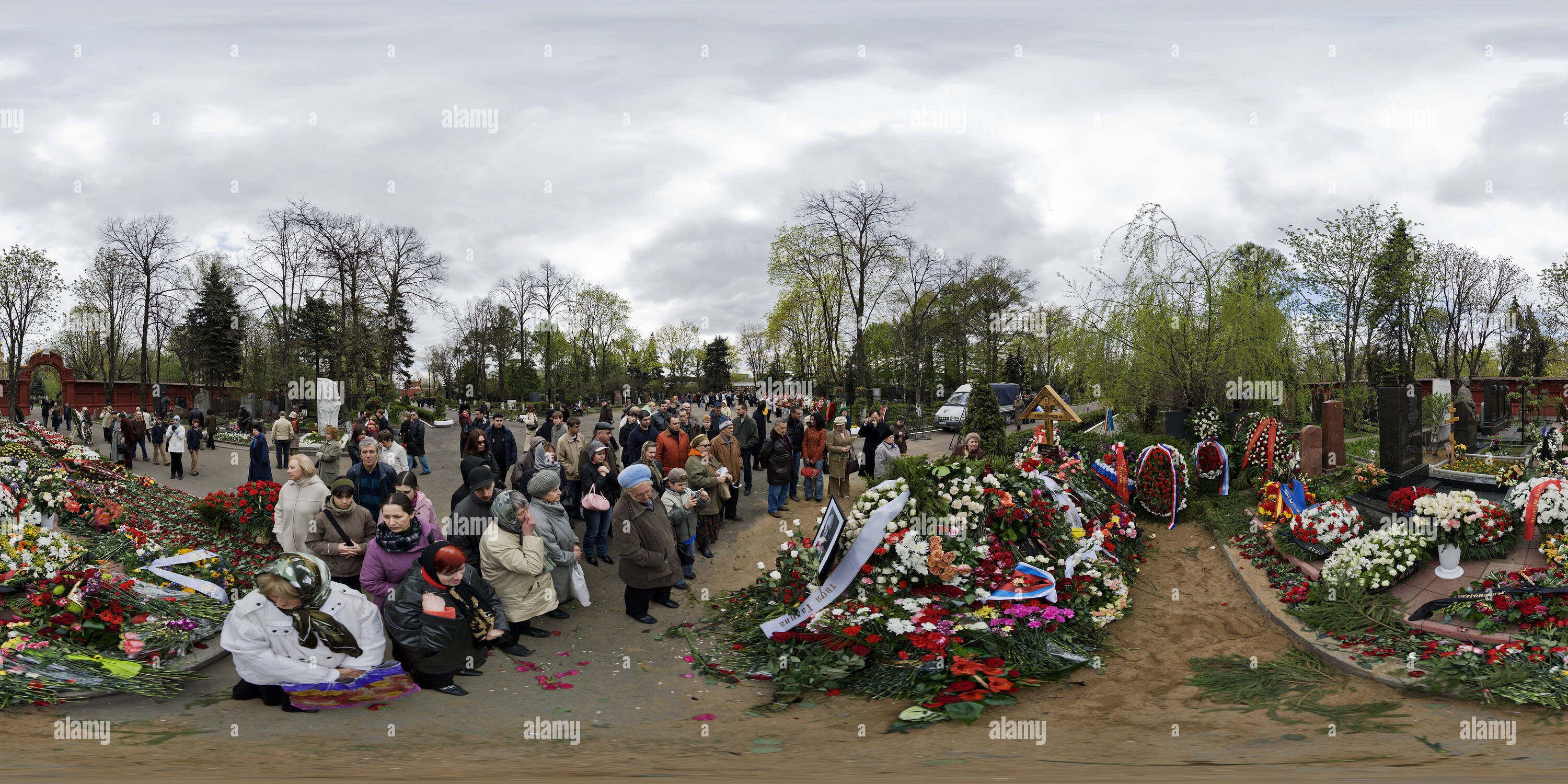 360 Grad Panorama Ansicht von Blumen auf dem Grab von Mstislav Rostropovich