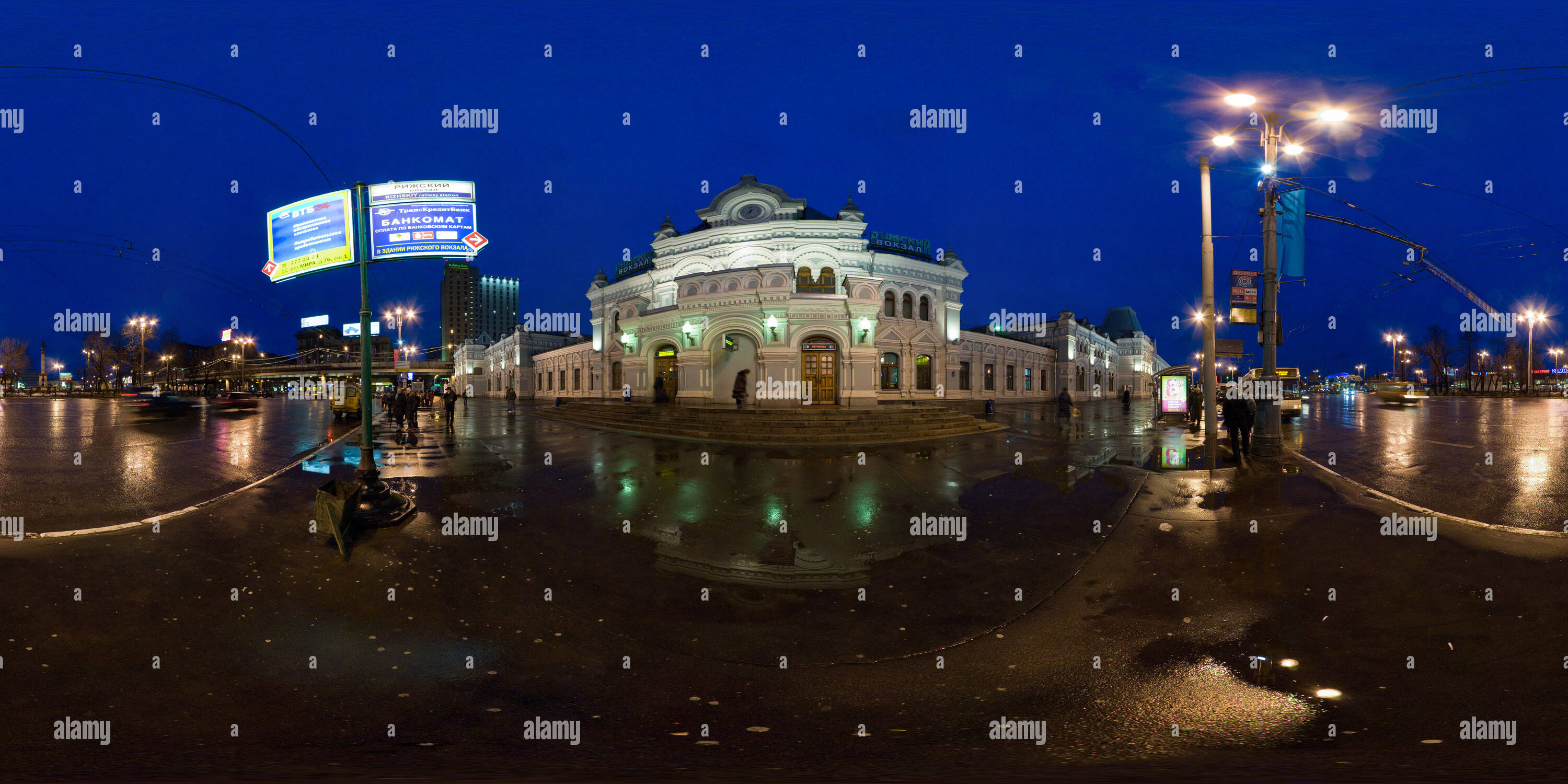 360 Grad Panorama Ansicht von Das Quadrat der Rizhsky Bahnhof