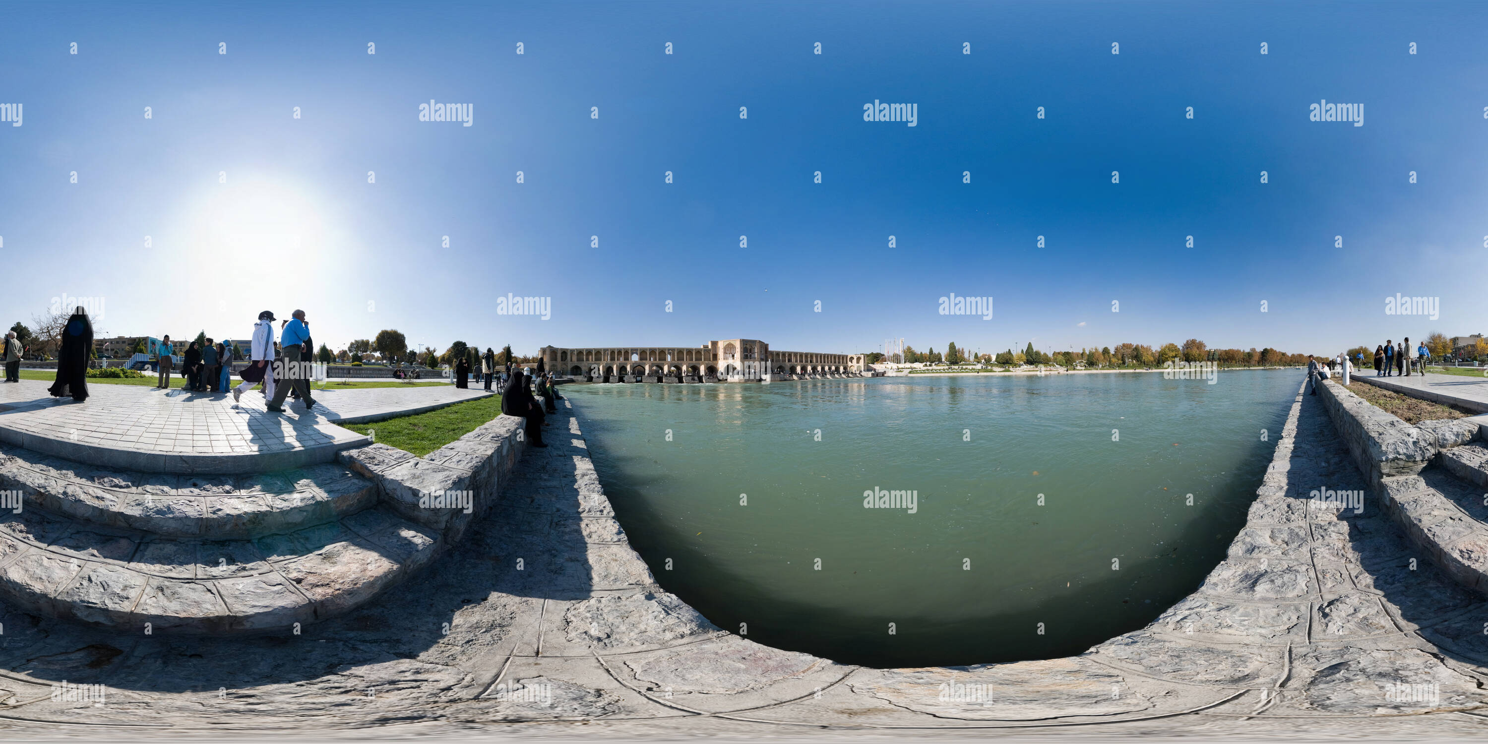 360 Grad Panorama Ansicht von Zayandeh River Promenade