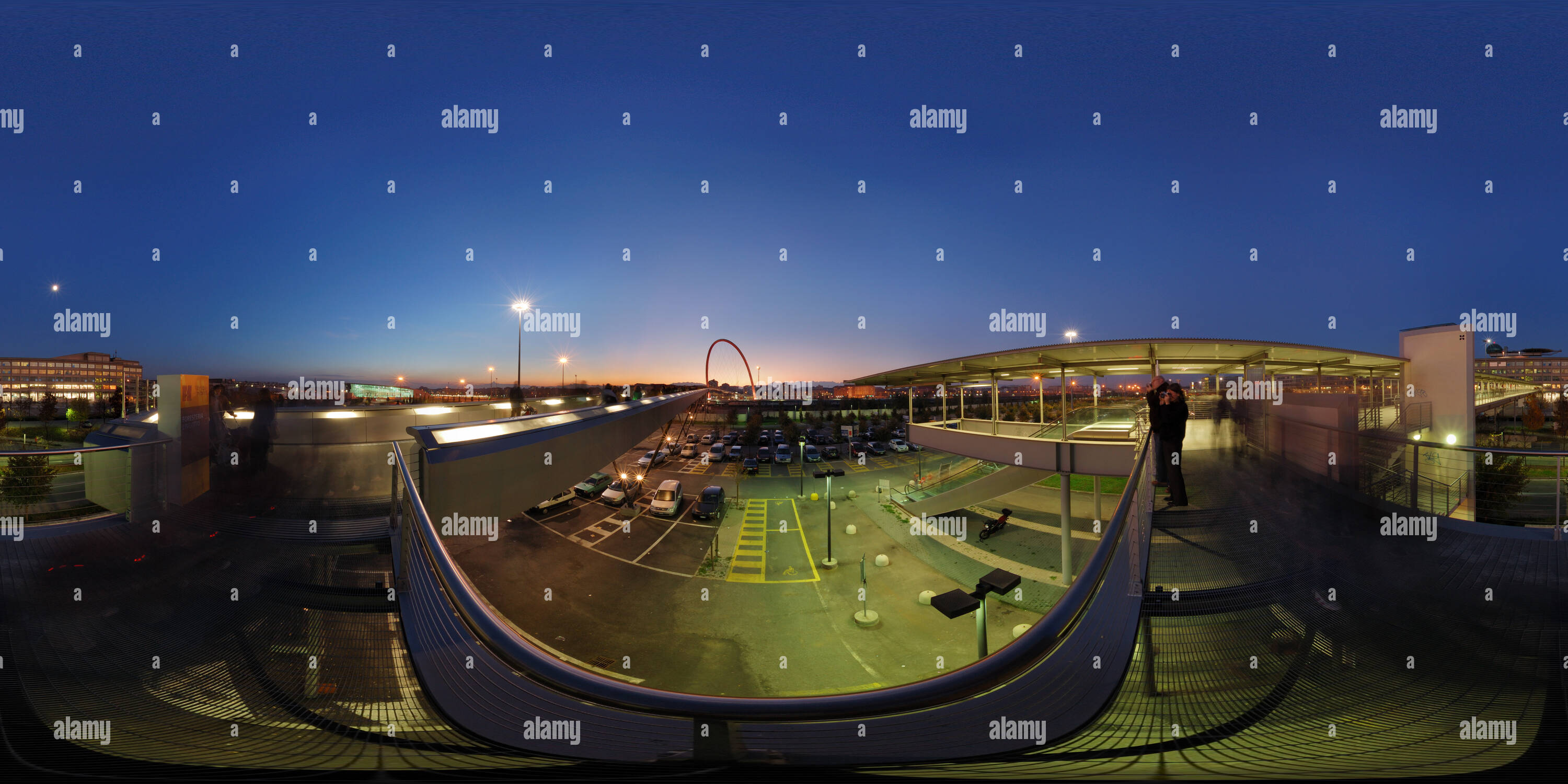 360 Grad Panorama Ansicht von Lingotto, Olympische Arch und Gehweg