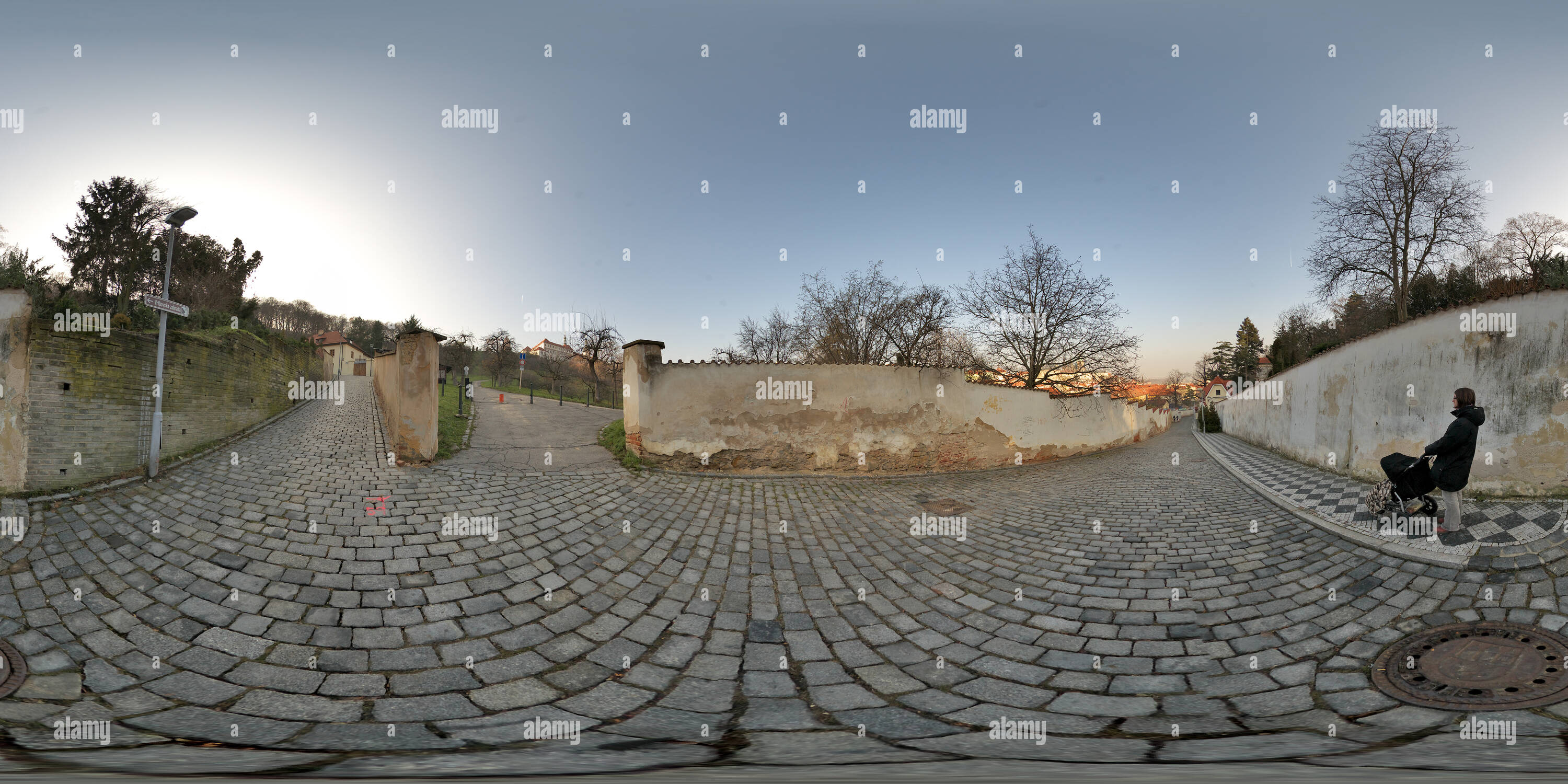 360 Grad Panorama Ansicht von Vlasska Straße - 1.