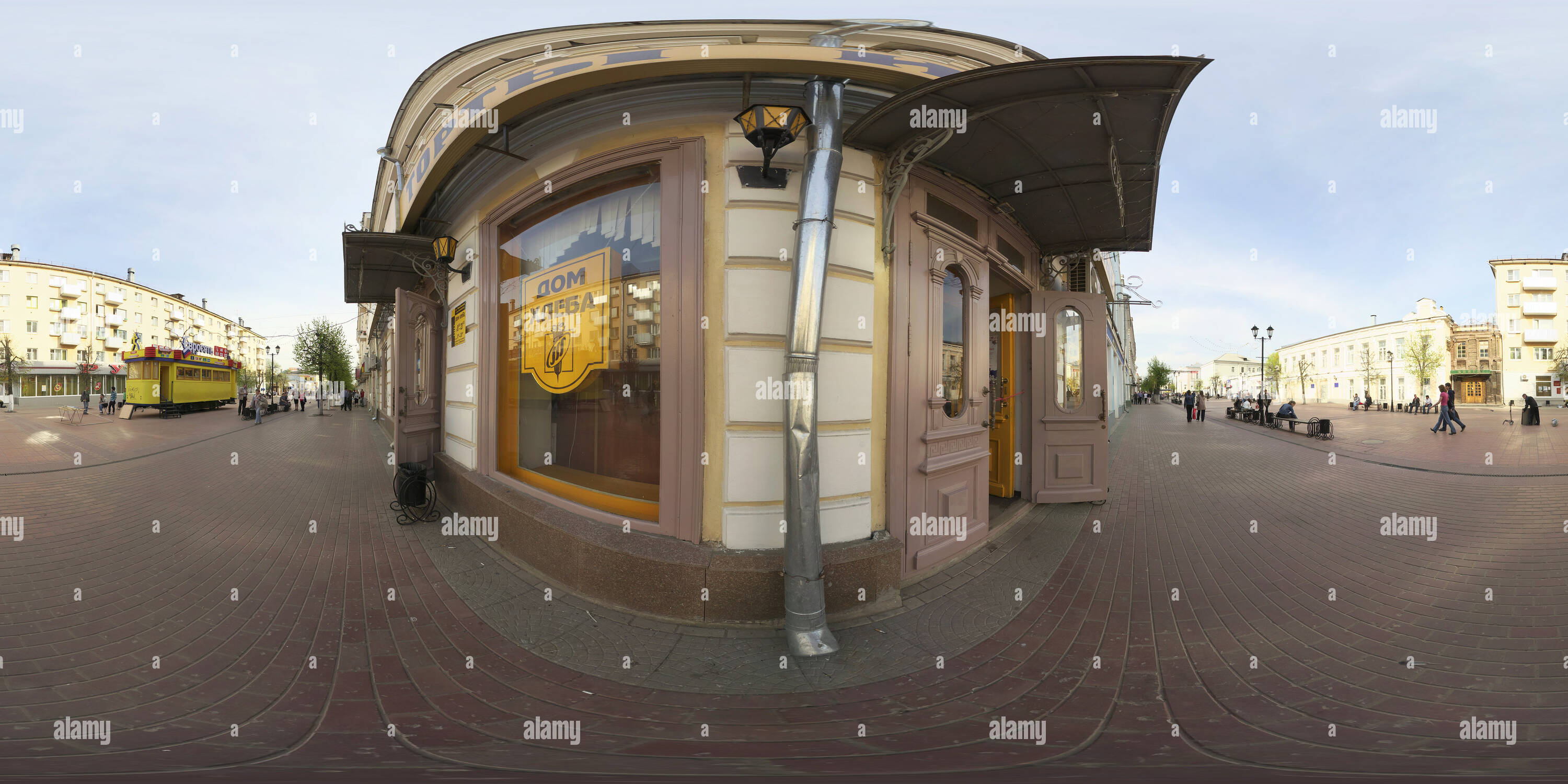 360 Grad Panorama Ansicht von Bäckerei auf der Fußgängerzone.