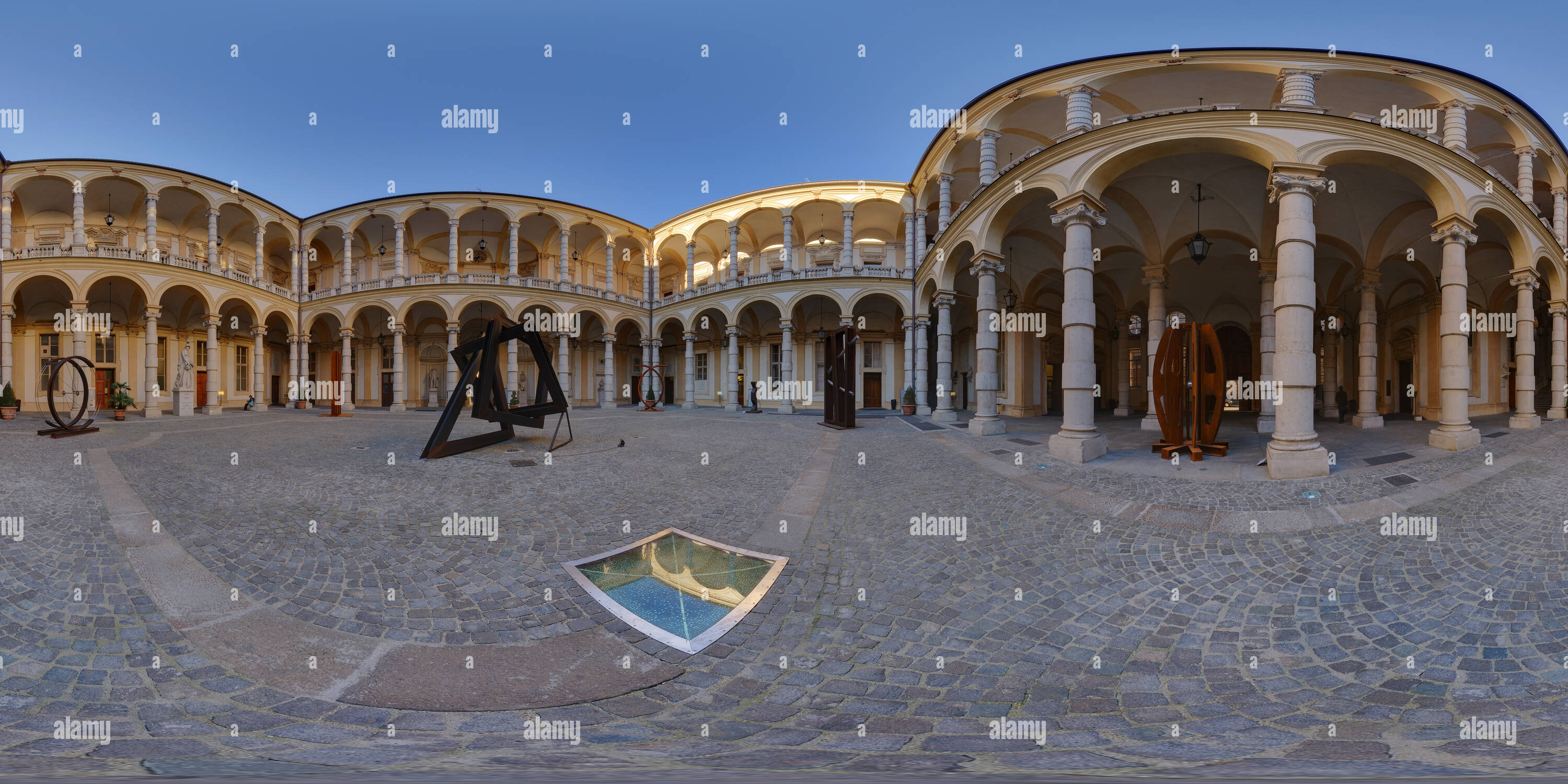 360 Grad Panorama Ansicht von Universita' di Torino - Cortile del Rettorato