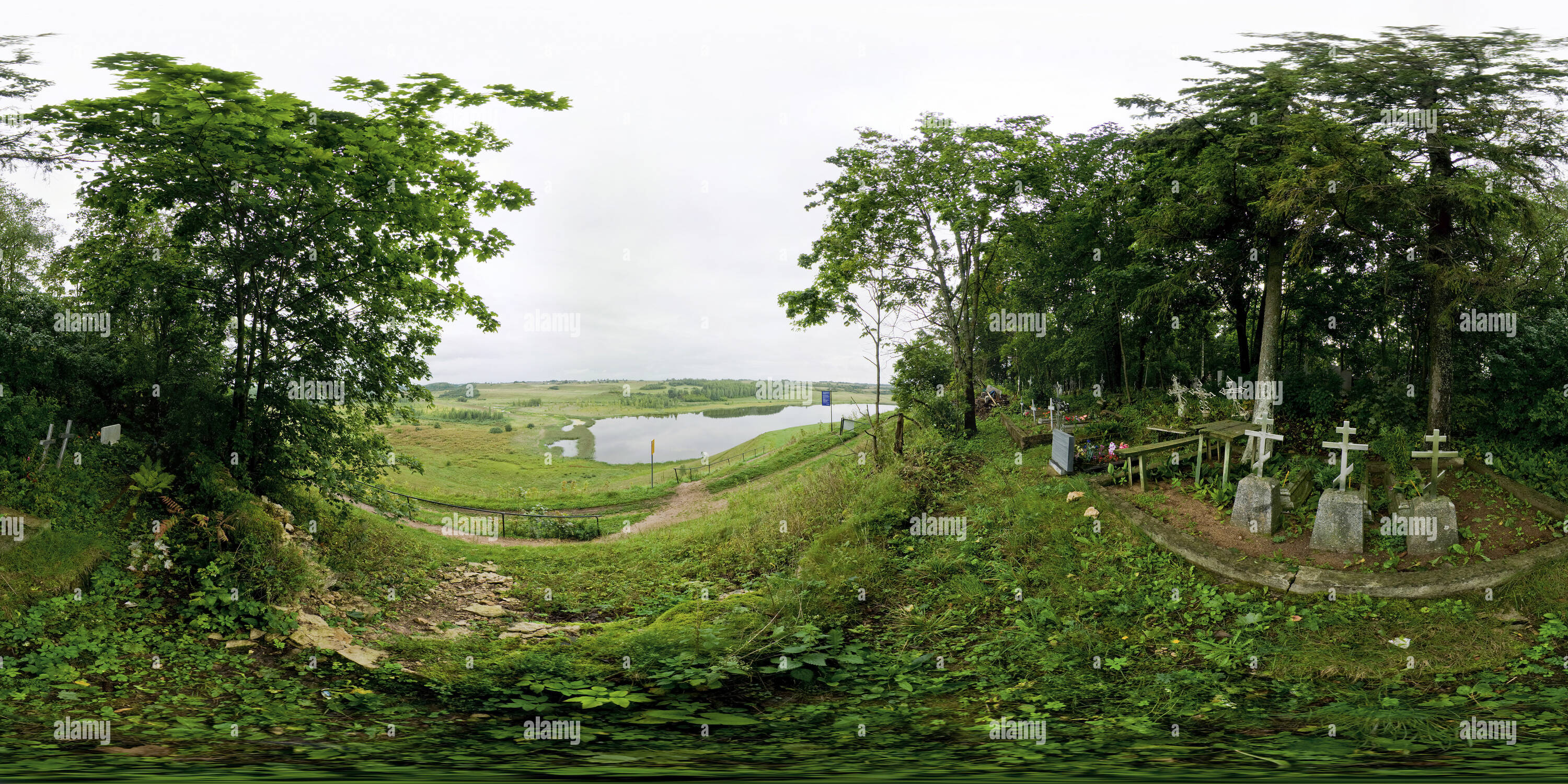 360 Grad Panorama Ansicht von Izborsk Friedhof