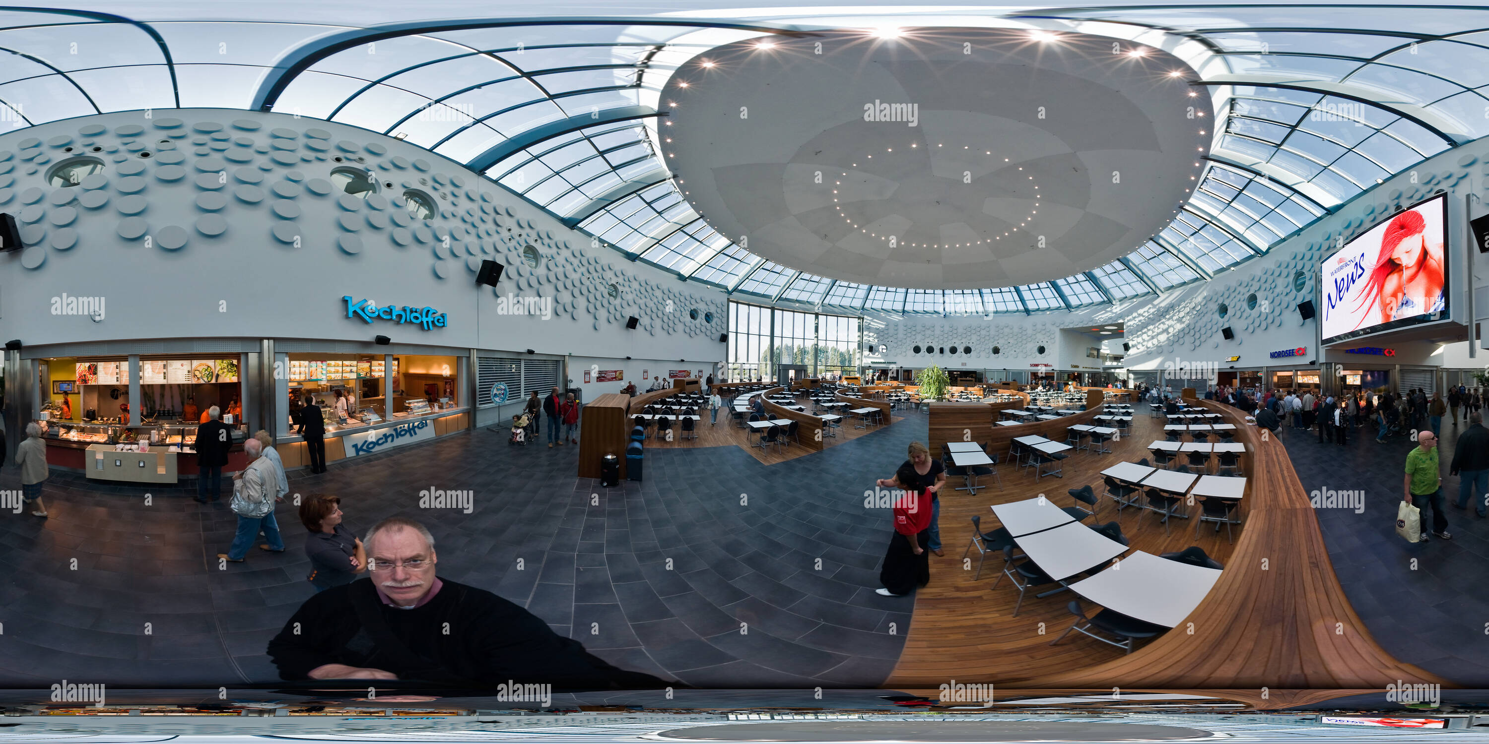 360 Grad Panorama Ansicht von Waterfront Foodcourt