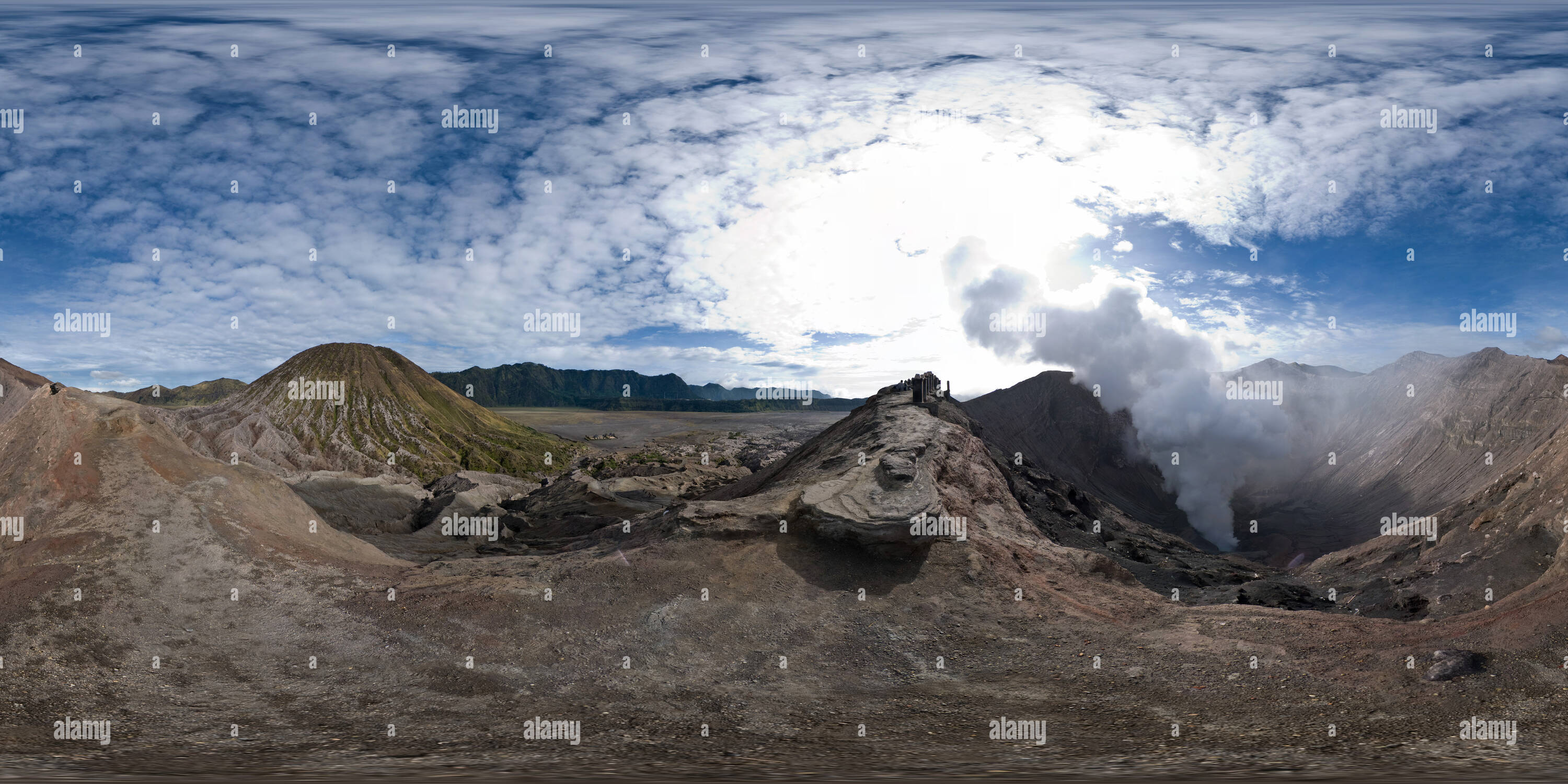 360 Grad Panorama Ansicht von Ein Krater des Vulkan Bromo - 1