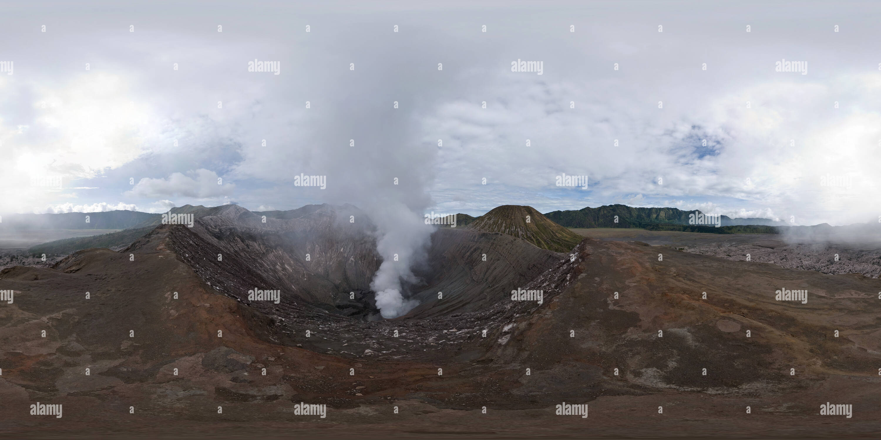 360 Grad Panorama Ansicht von Ein Krater des Bromo Vulkan