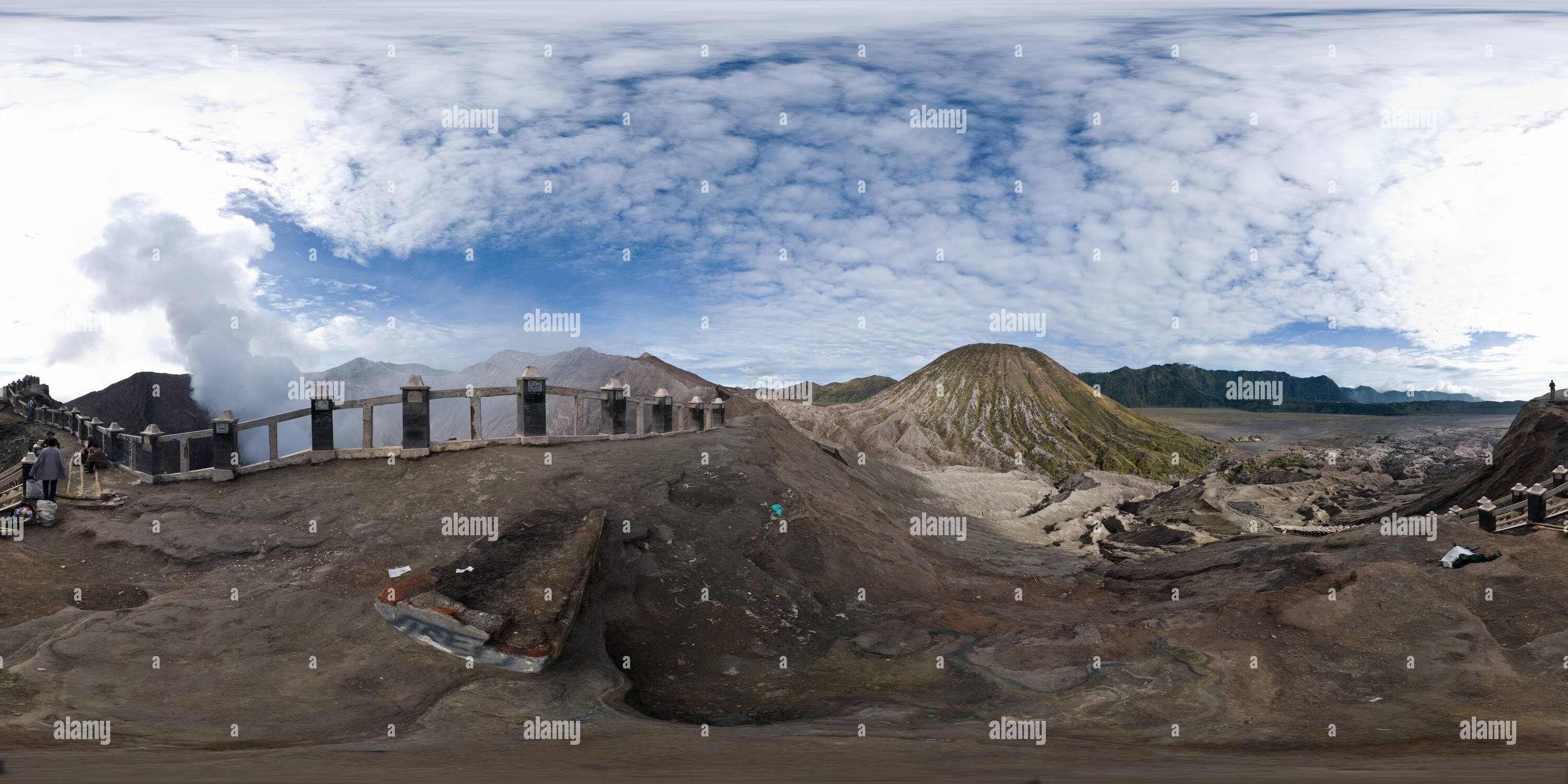 360 Grad Panorama Ansicht von Ein Krater des Vulkan Bromo - 3