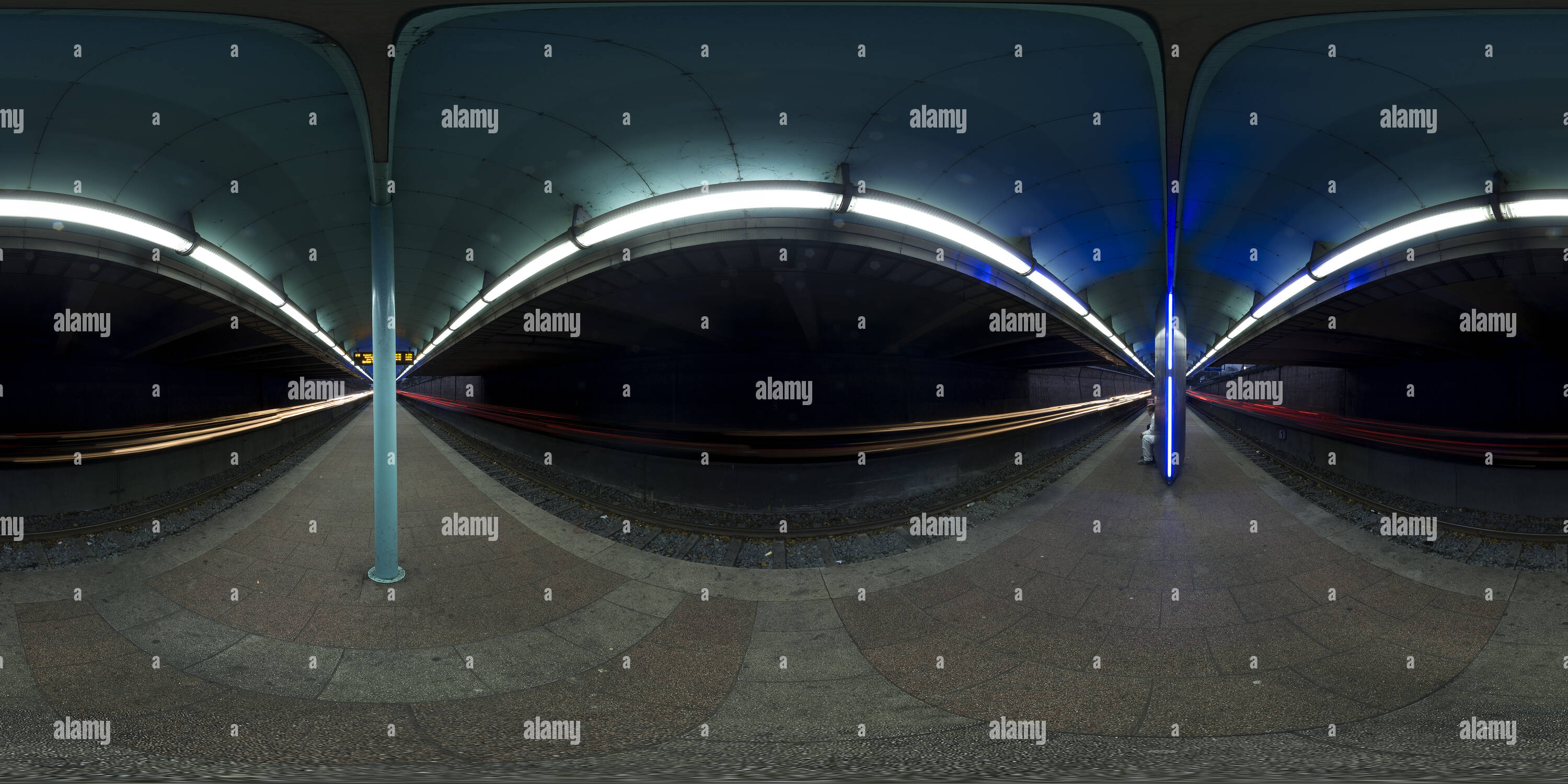 360 Grad Panorama Ansicht von Die Straßenbahnhaltestelle an der Autobahn A 40