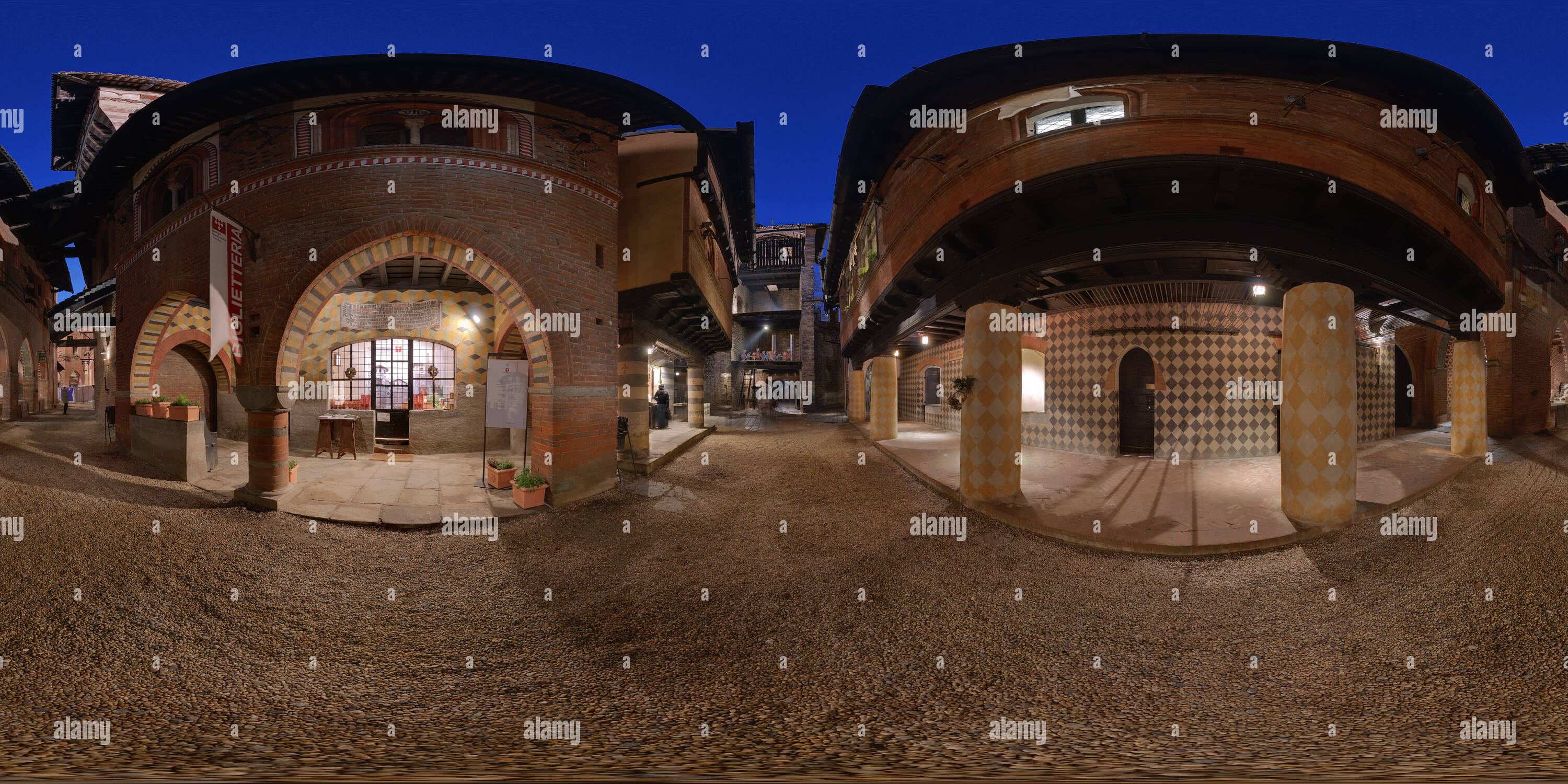 360 Grad Panorama Ansicht von Borgo Medioevale (mittelalterliches Dorf) von Turin - Hauptstraße