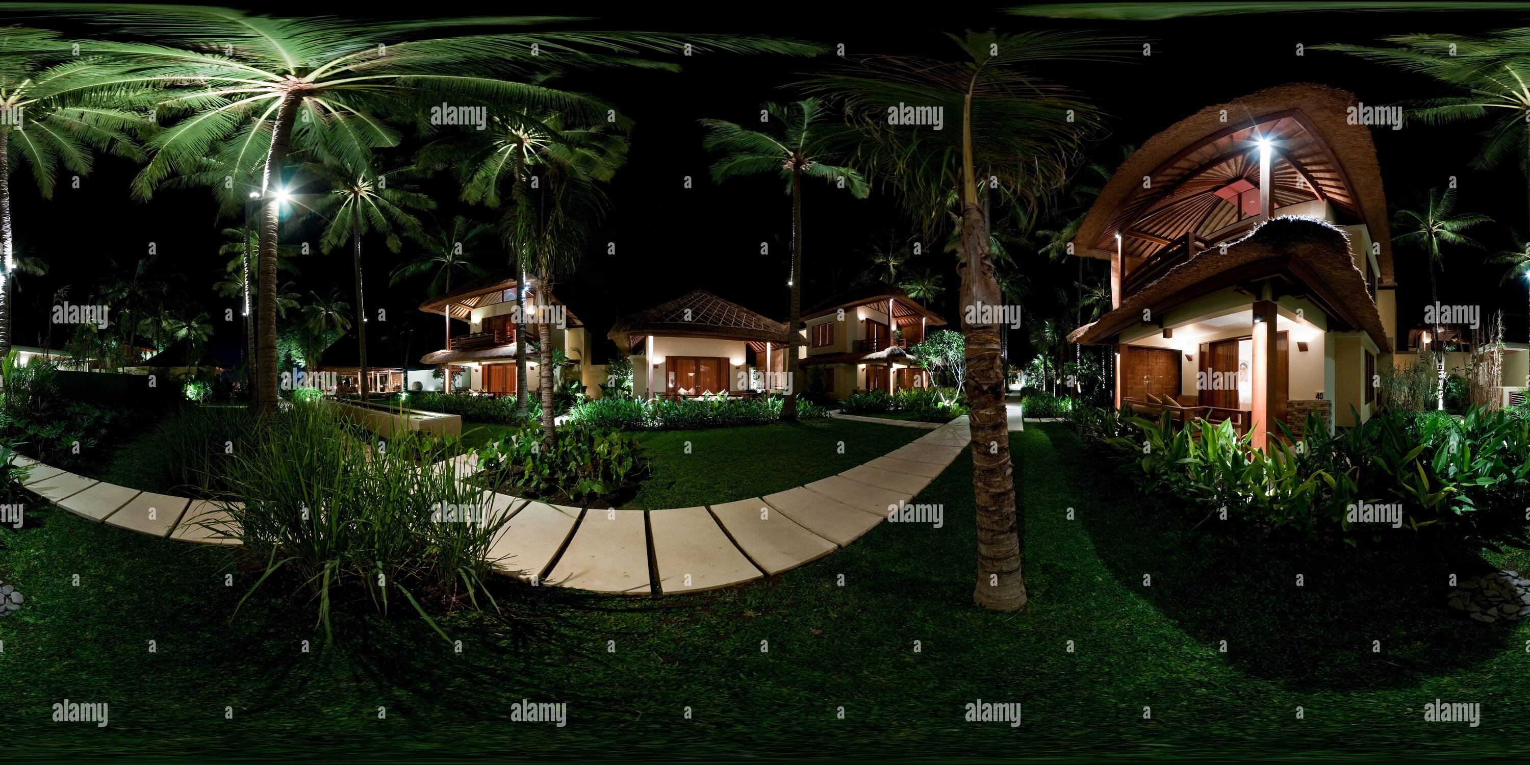 360 Grad Panorama Ansicht von Magische Nacht am Strand Hotel