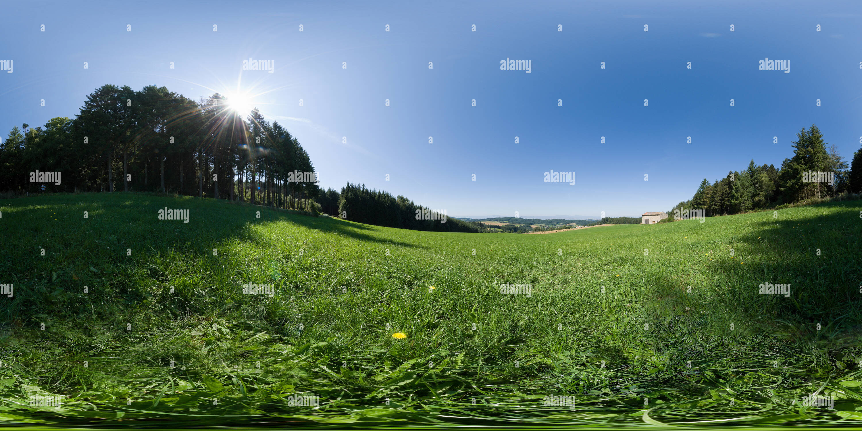 360 Grad Panorama Ansicht von Vernet la Varenne, Auvergne, grüne Natur