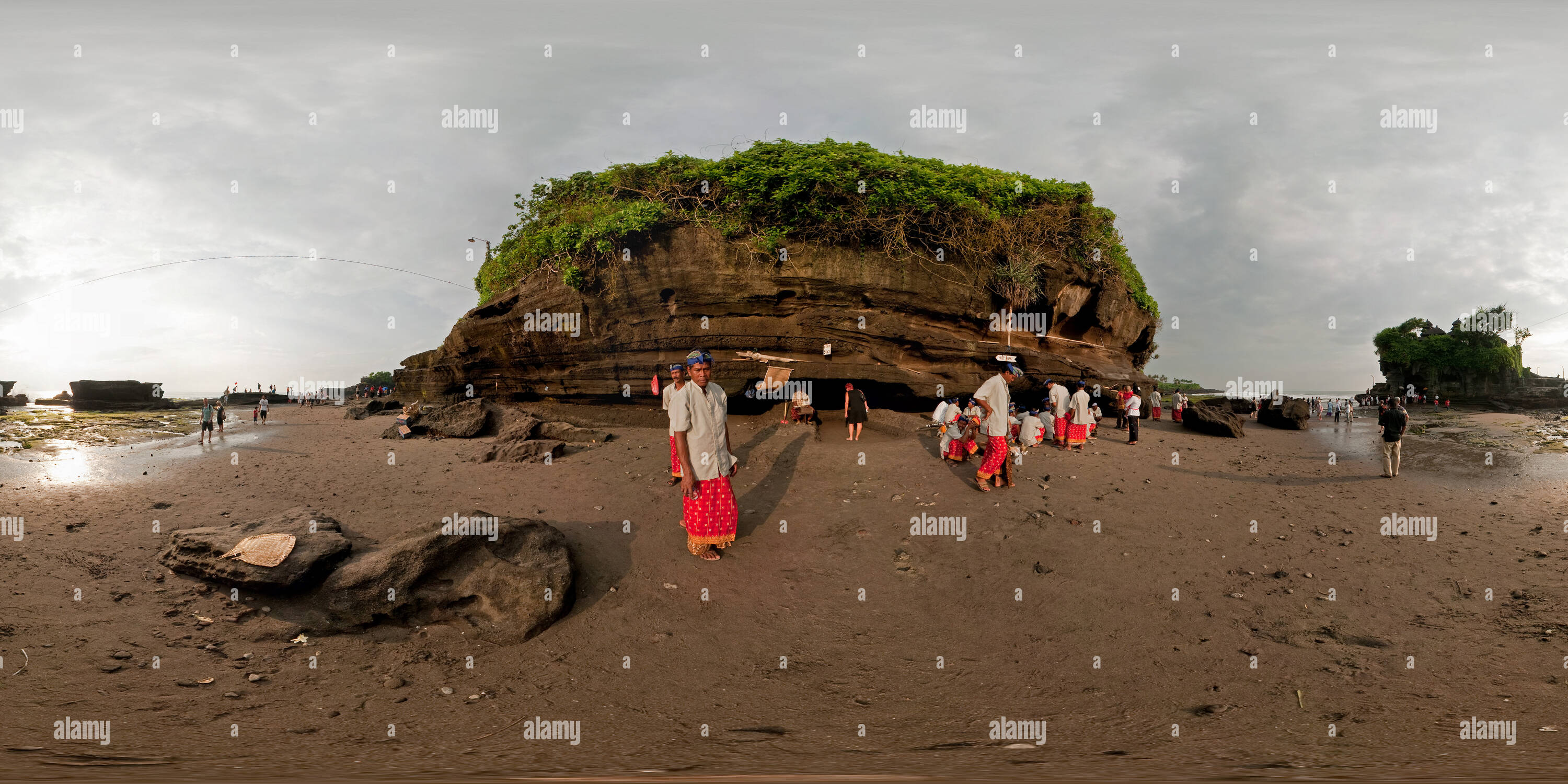 360 Grad Panorama Ansicht von Tanah Lot. Nach der Zeremonie.