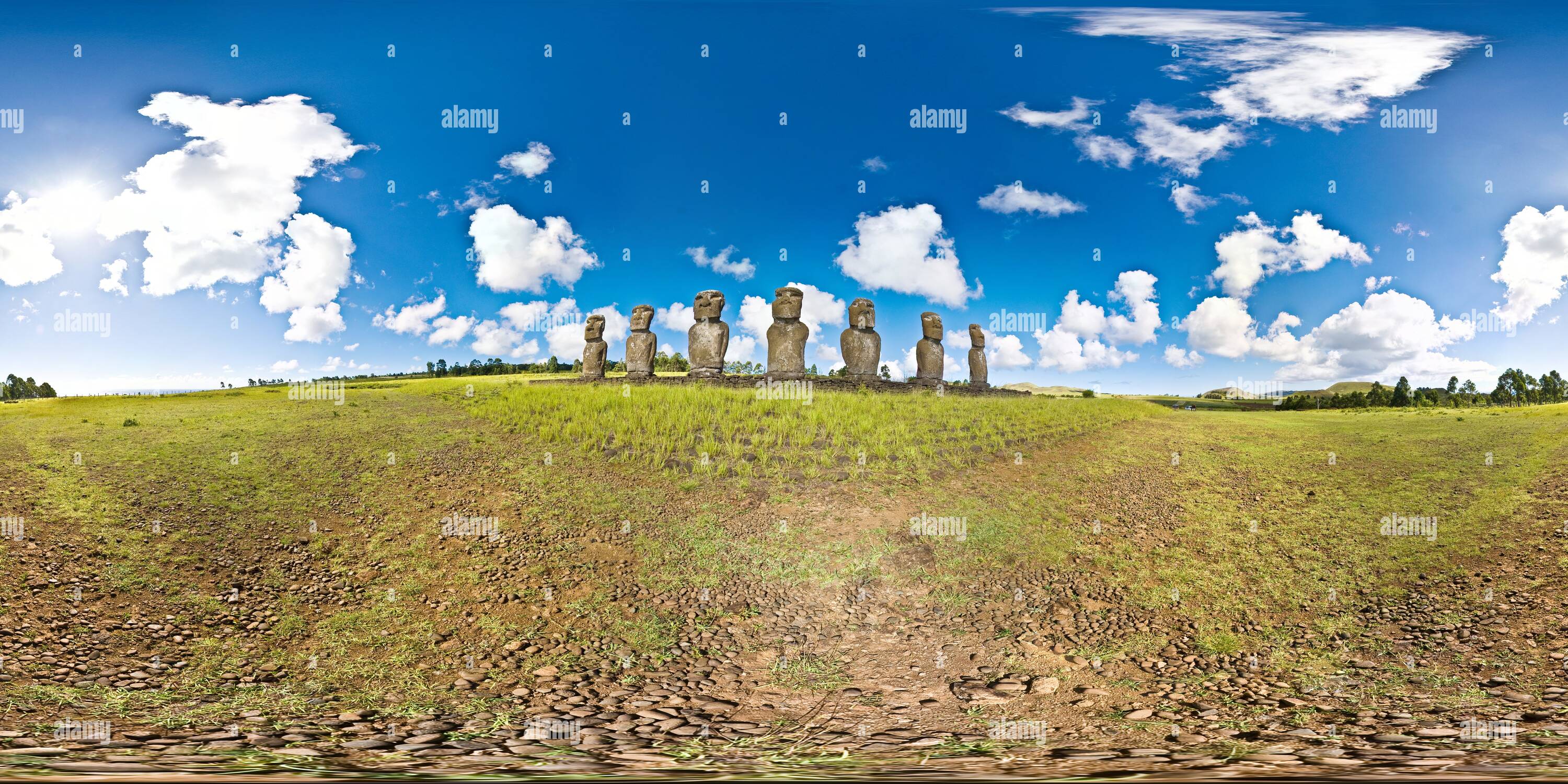 360 Grad Panorama Ansicht von Ahu Akivi (Vorne)