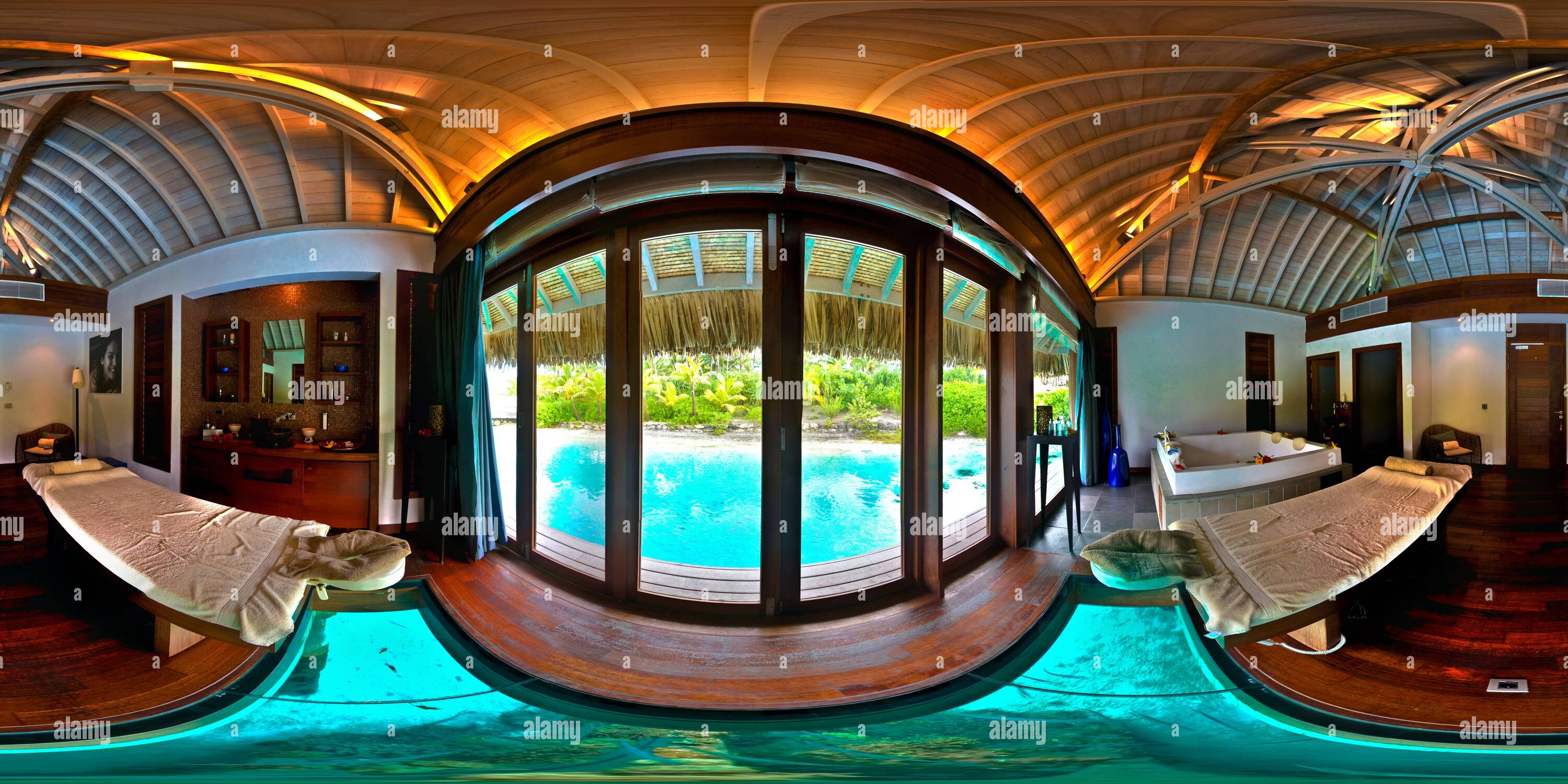 360 Grad Panorama Ansicht von Deep Ocean Spa: über Wasser Bungalow mit Jacuzzi