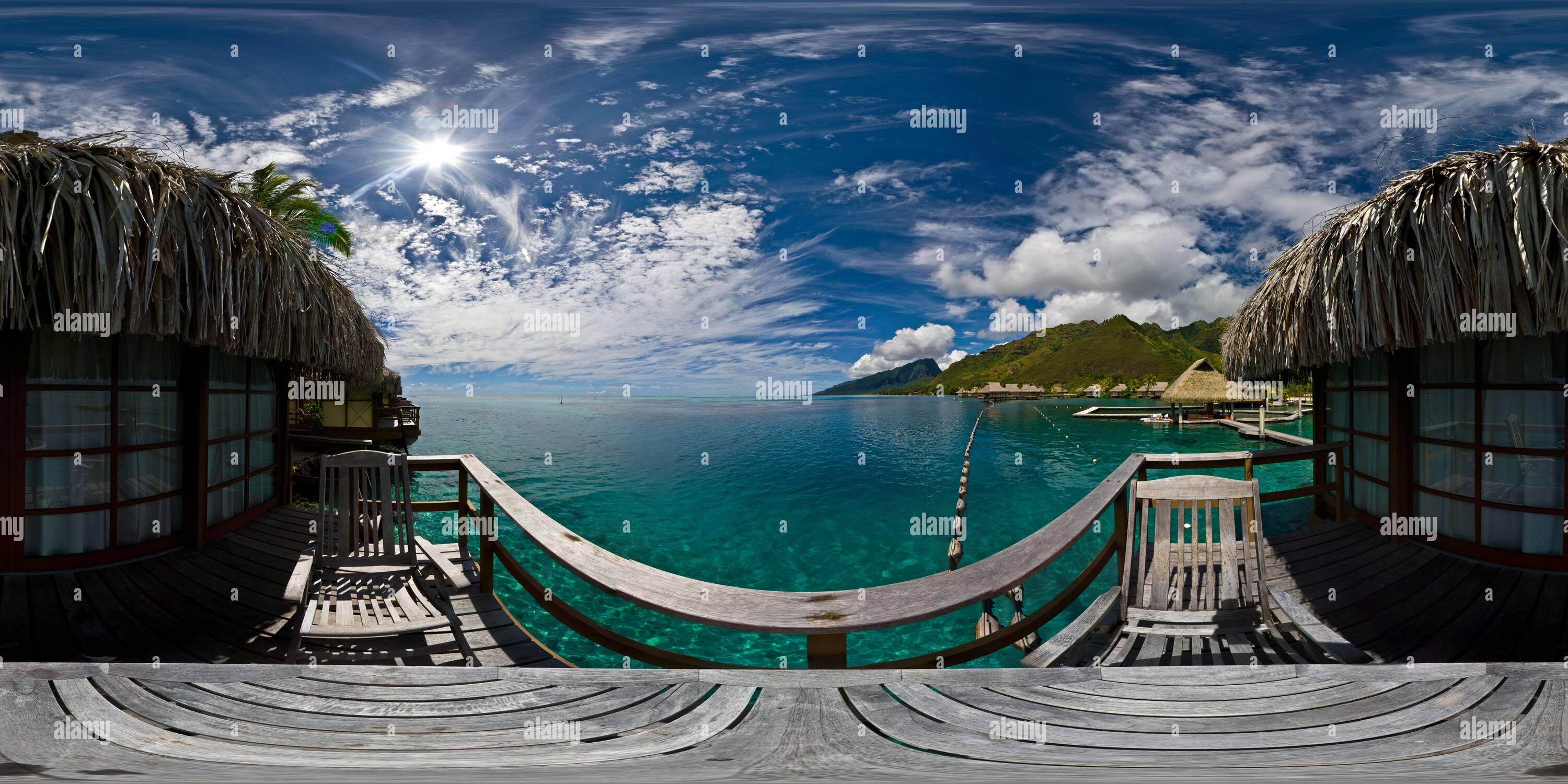 360 Grad Panorama Ansicht von OverWater Bungalow Deck