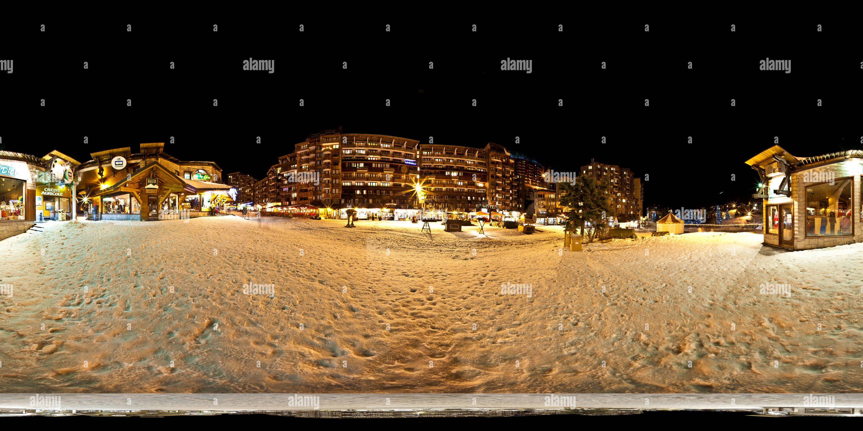 360 Grad Panorama Ansicht von Avoriaz bei Nacht: DownTown