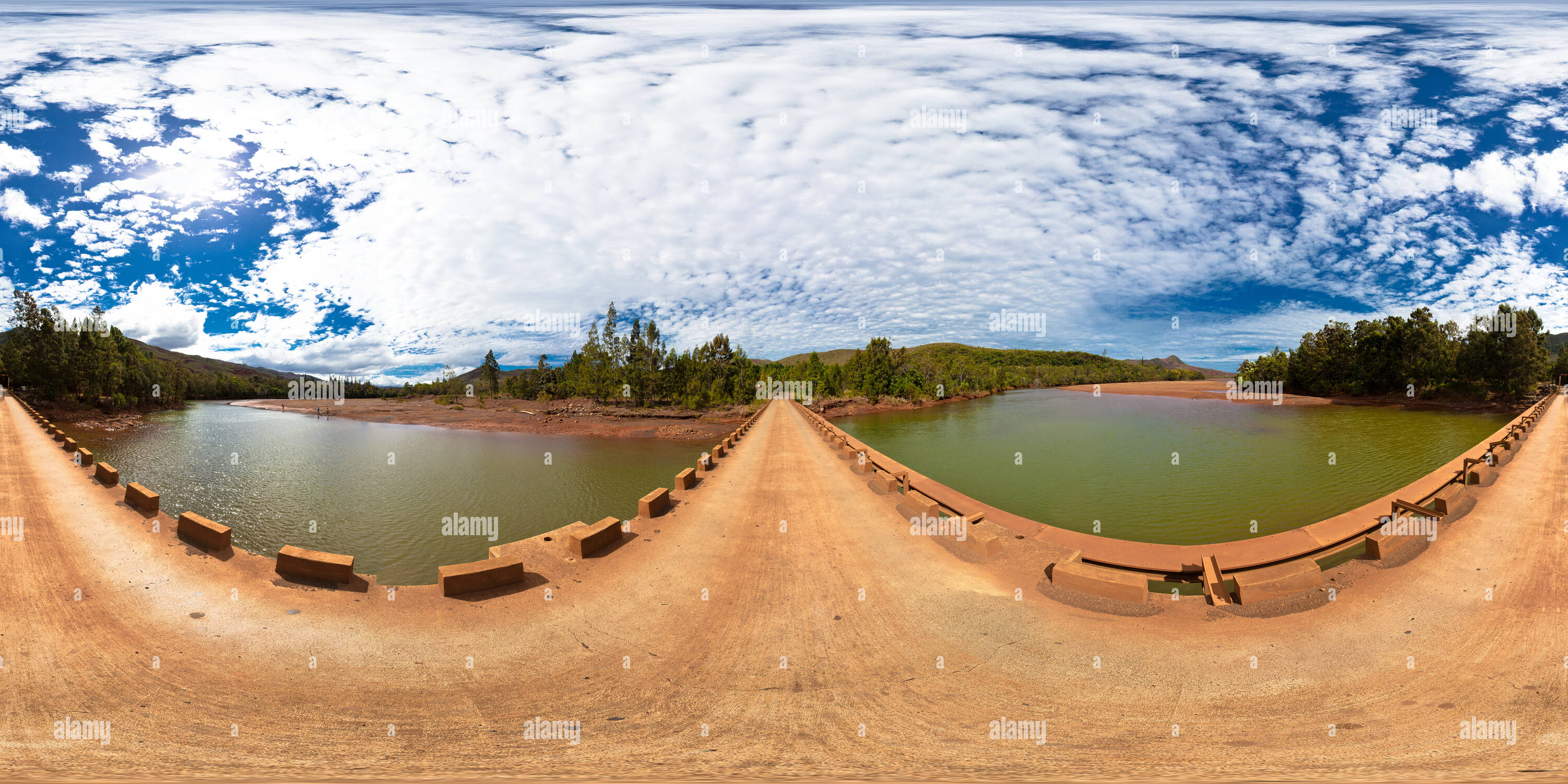 360 Grad Panorama Ansicht von Eine Brücke auf der "Route du Grand Sud'