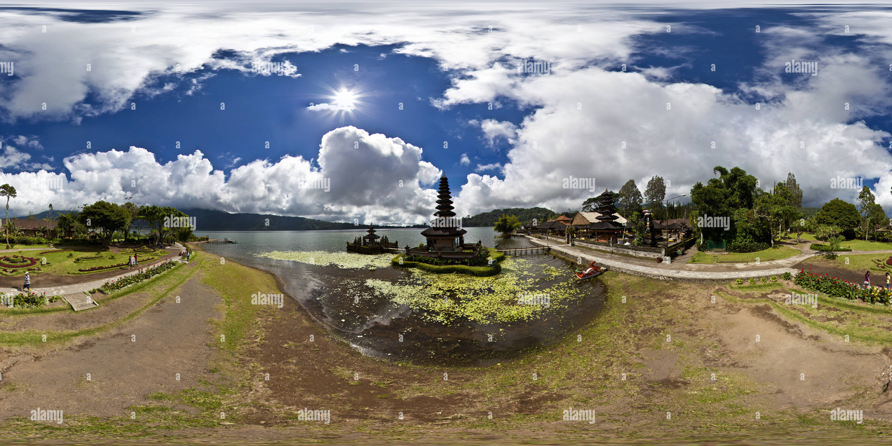 360 Grad Panorama Ansicht von Pura Bratan, major Shivaite & Wasser Tempel auf Bali