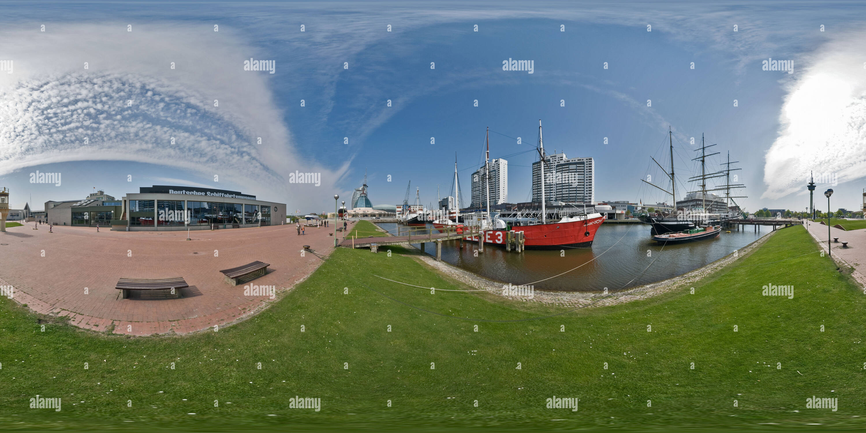 360 Grad Panorama Ansicht von Elbe Licht Boot