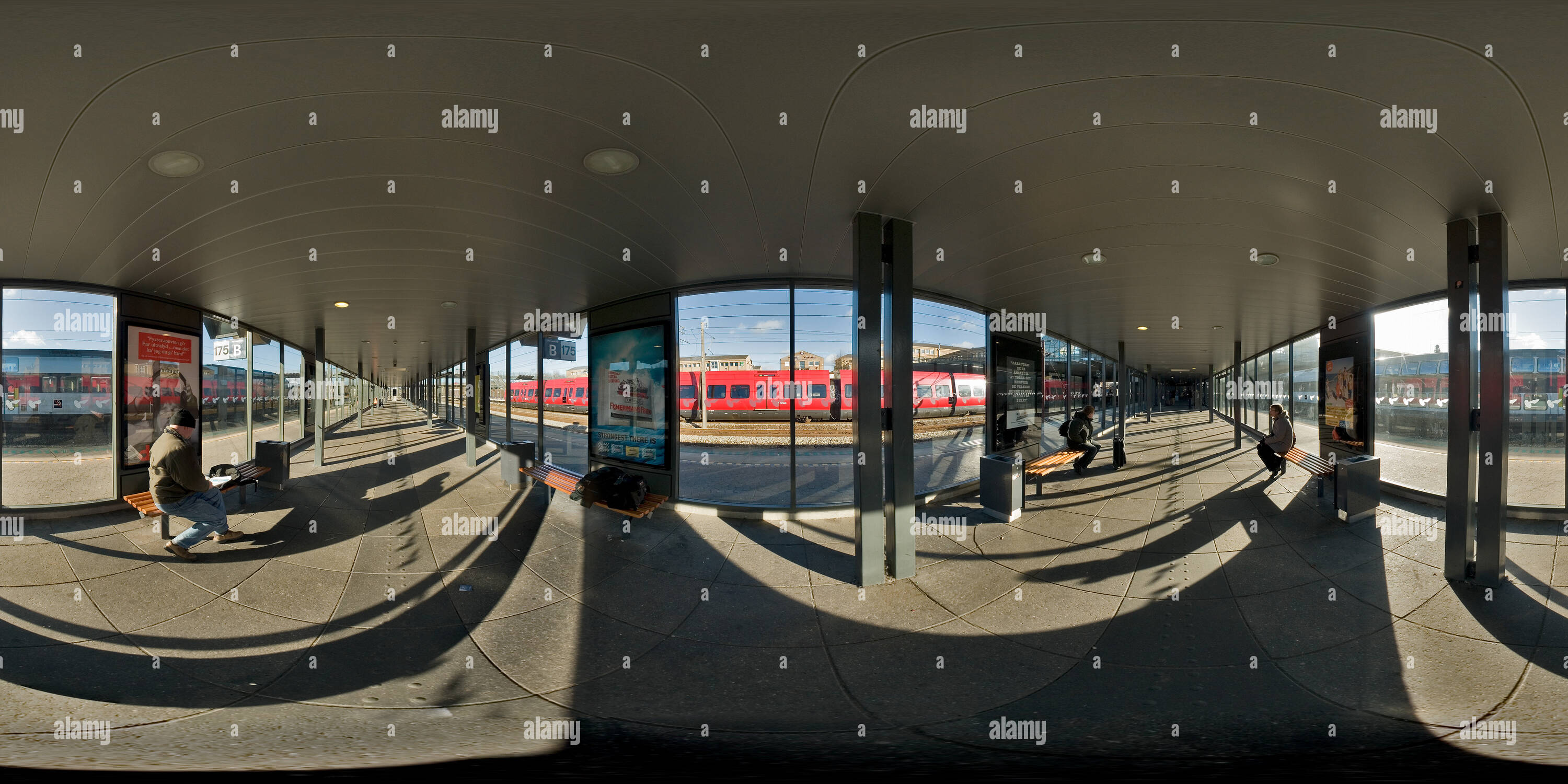 360 Grad Panorama Ansicht von Bahnsteig