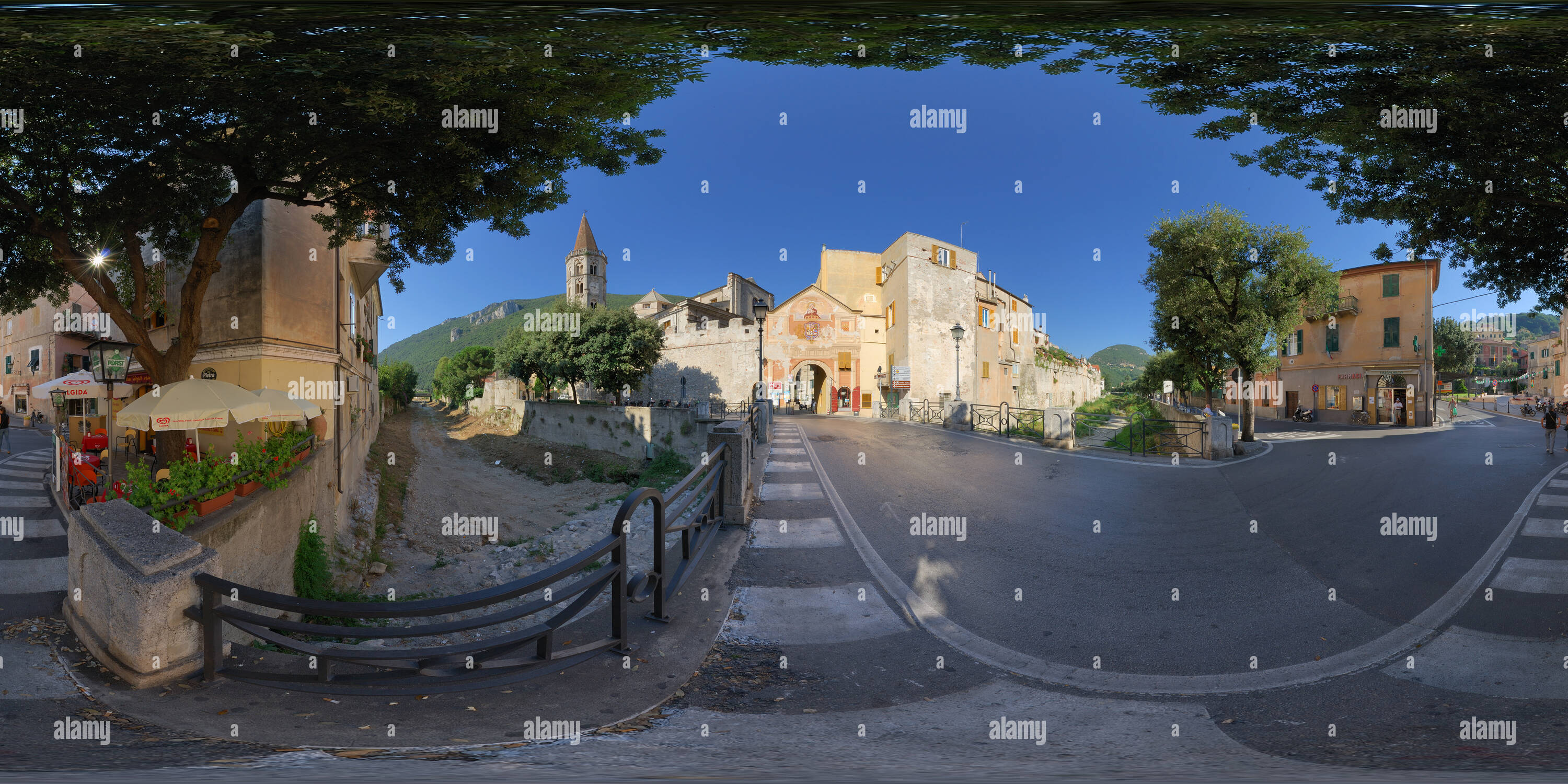 360 Grad Panorama Ansicht von Finalborgo, Porta Reale