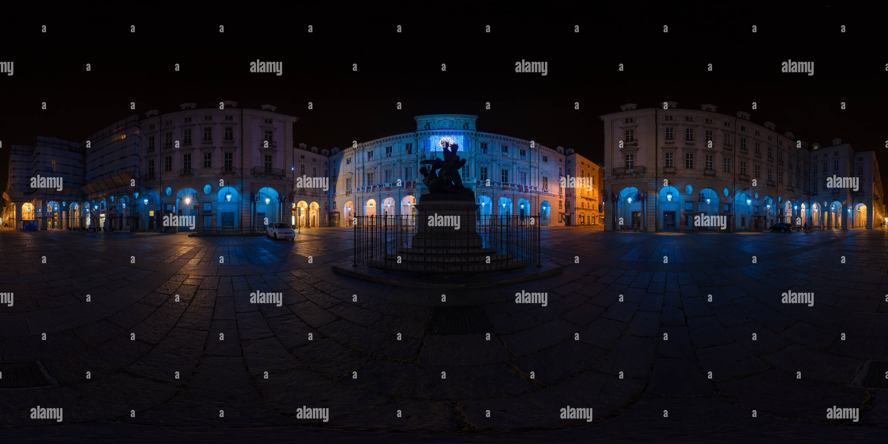 360 Grad Panorama Ansicht von Piazza Palazzo di Città, blau leuchtet