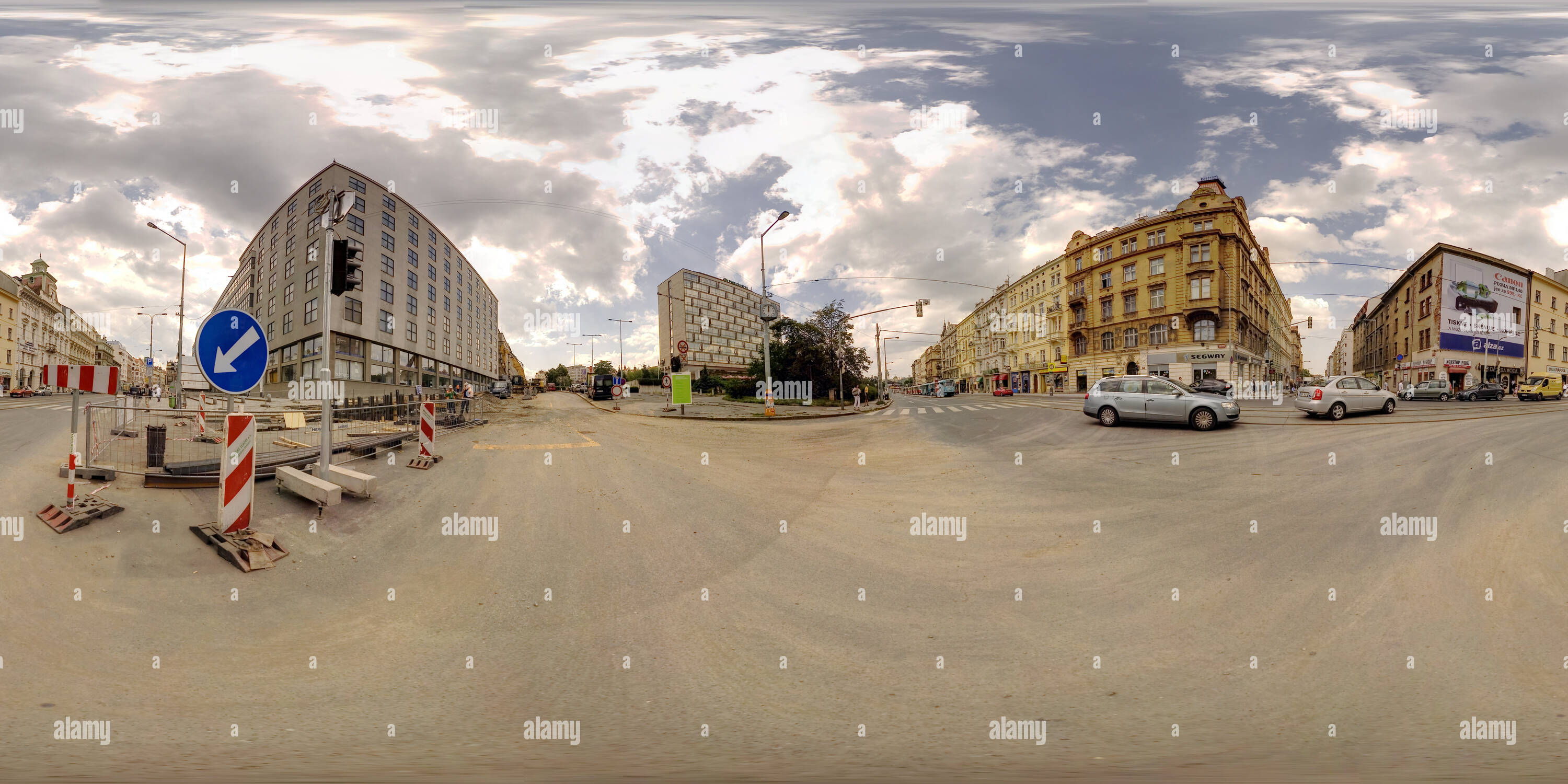 360 Grad Panorama Ansicht von Veletrzni/Dukelskych Hrdinu - Prag Sommer Spaziergang 18.