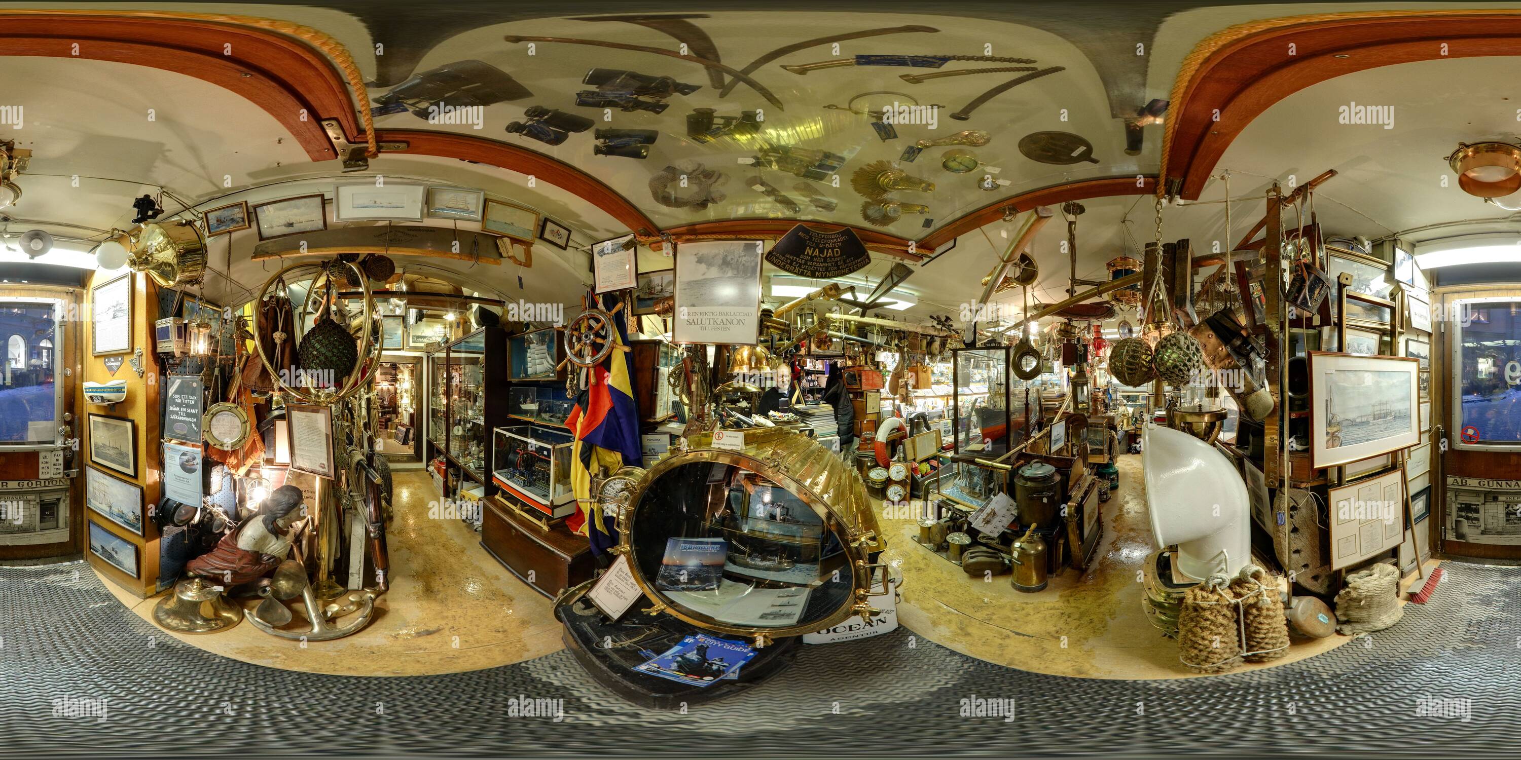 360 Grad Panorama Ansicht von Nautische Antiquitäten Museum - Shop in Gamla Stan, Stockholm